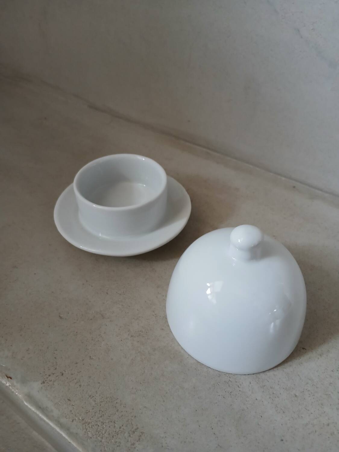Individual porcelain butter dish