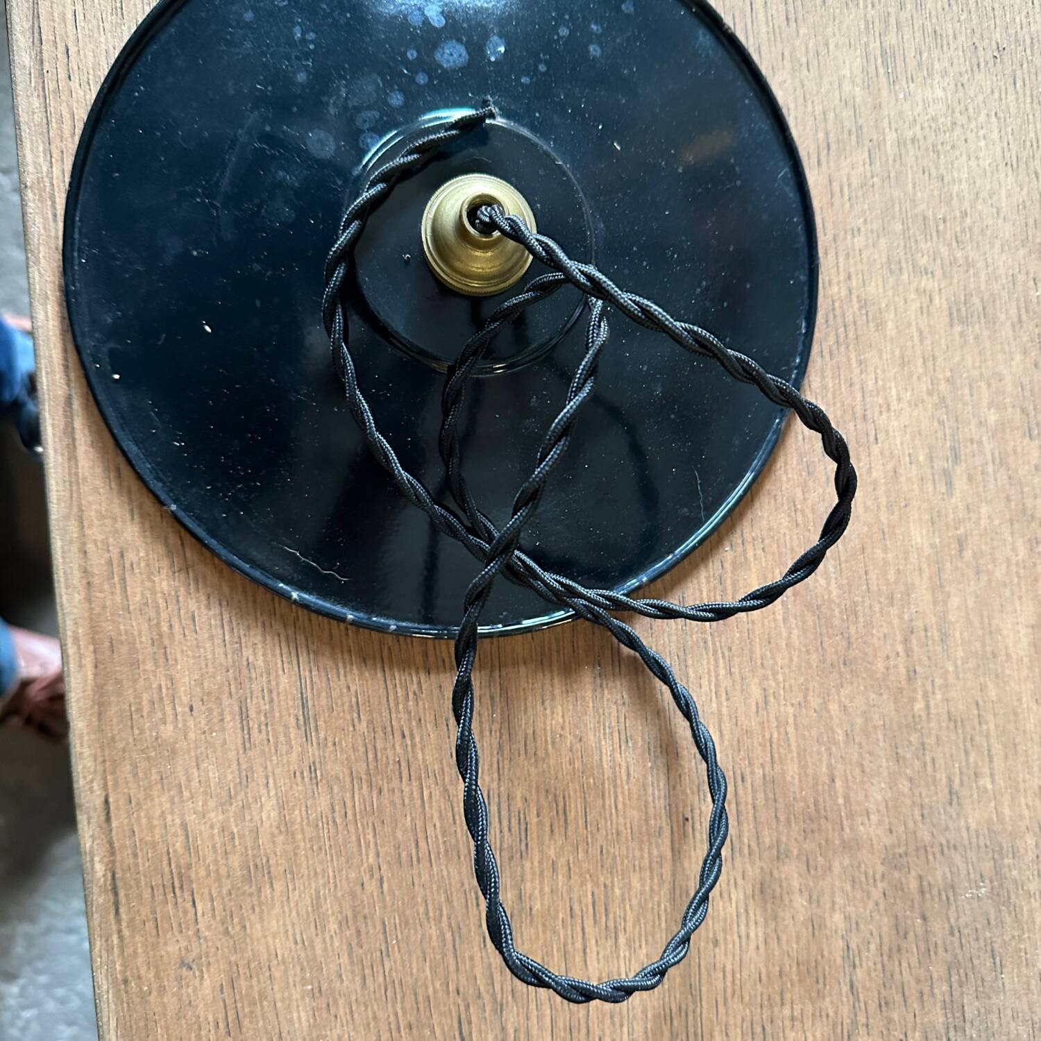 Suspension tôle émaillée