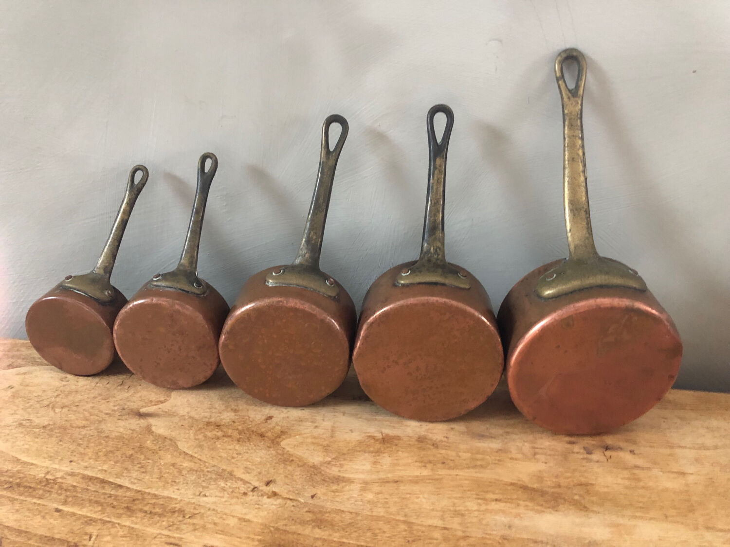 Mini battery of 5 pewter pans