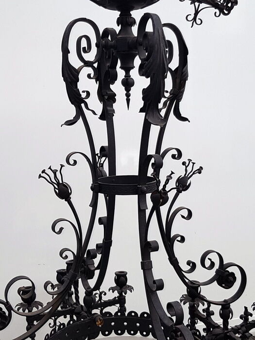 Imposing gothic lustre in wrought iron black laqué 185cm - 2 large candelabras