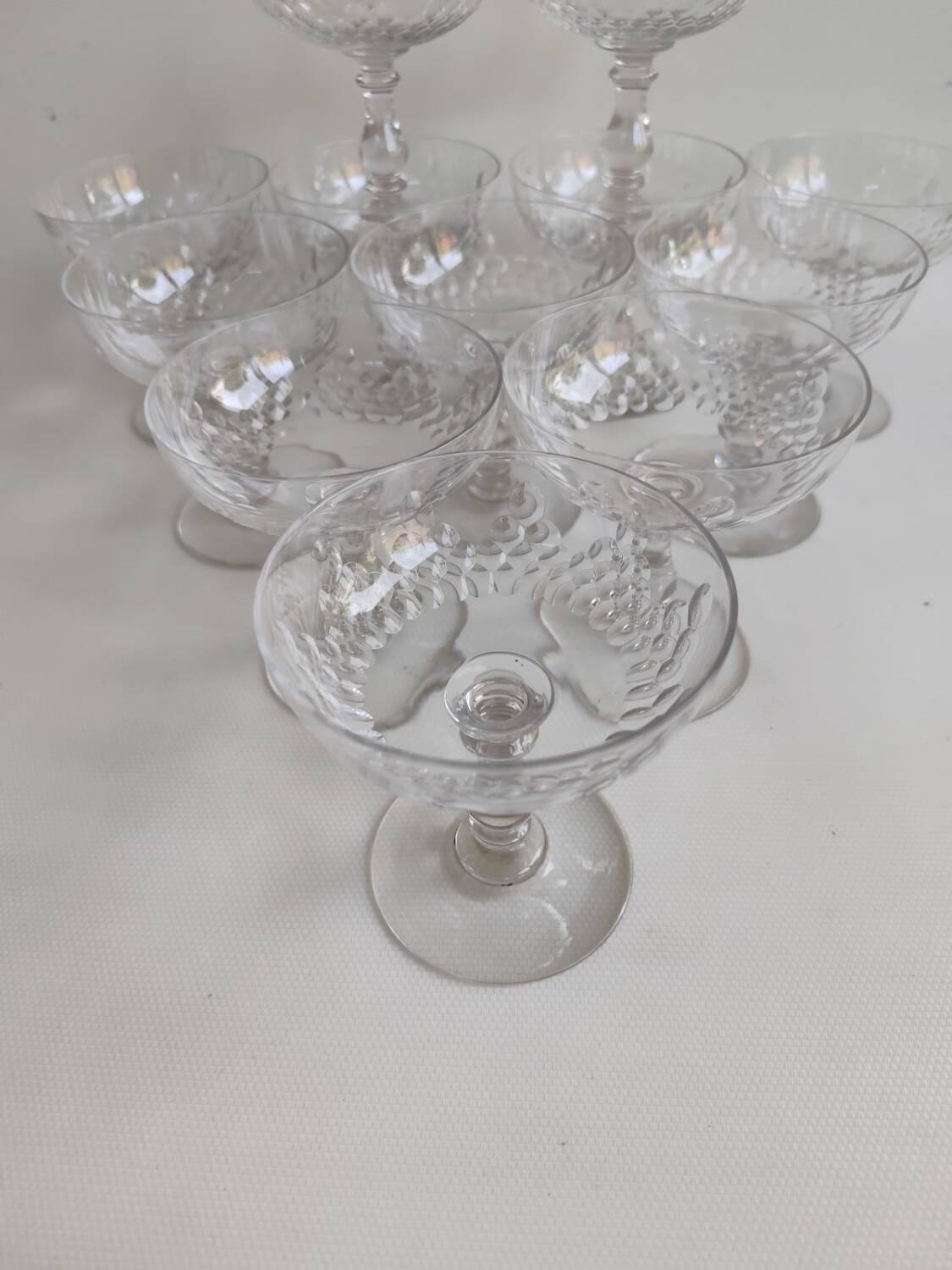 12 coupes à champagne en cristal Baccarat, vers 1920
