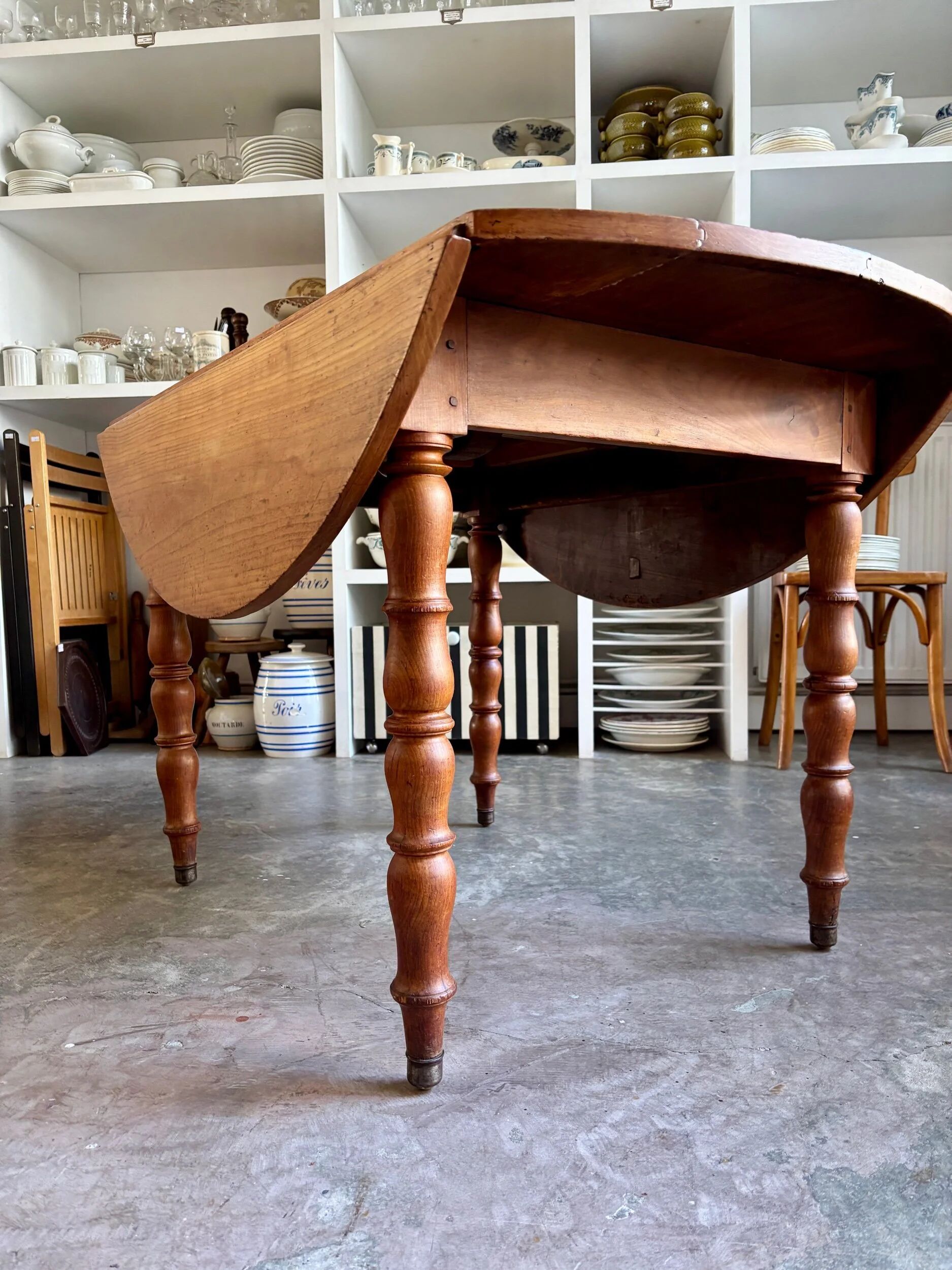 Dining table with 2 leaves in wood ⌀ 120 cm