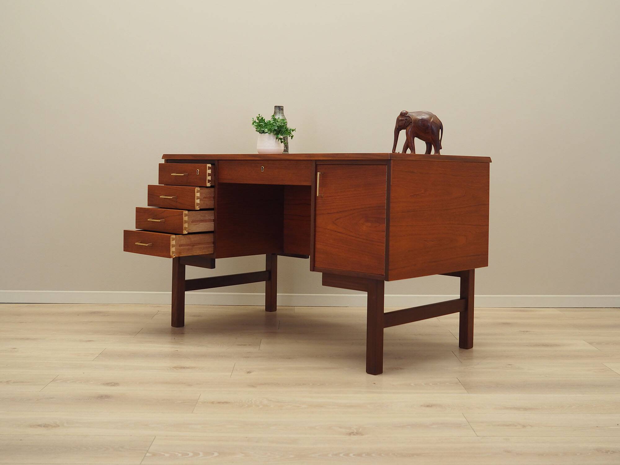 Teak desk, Danish design, 1970s, production: Denmark