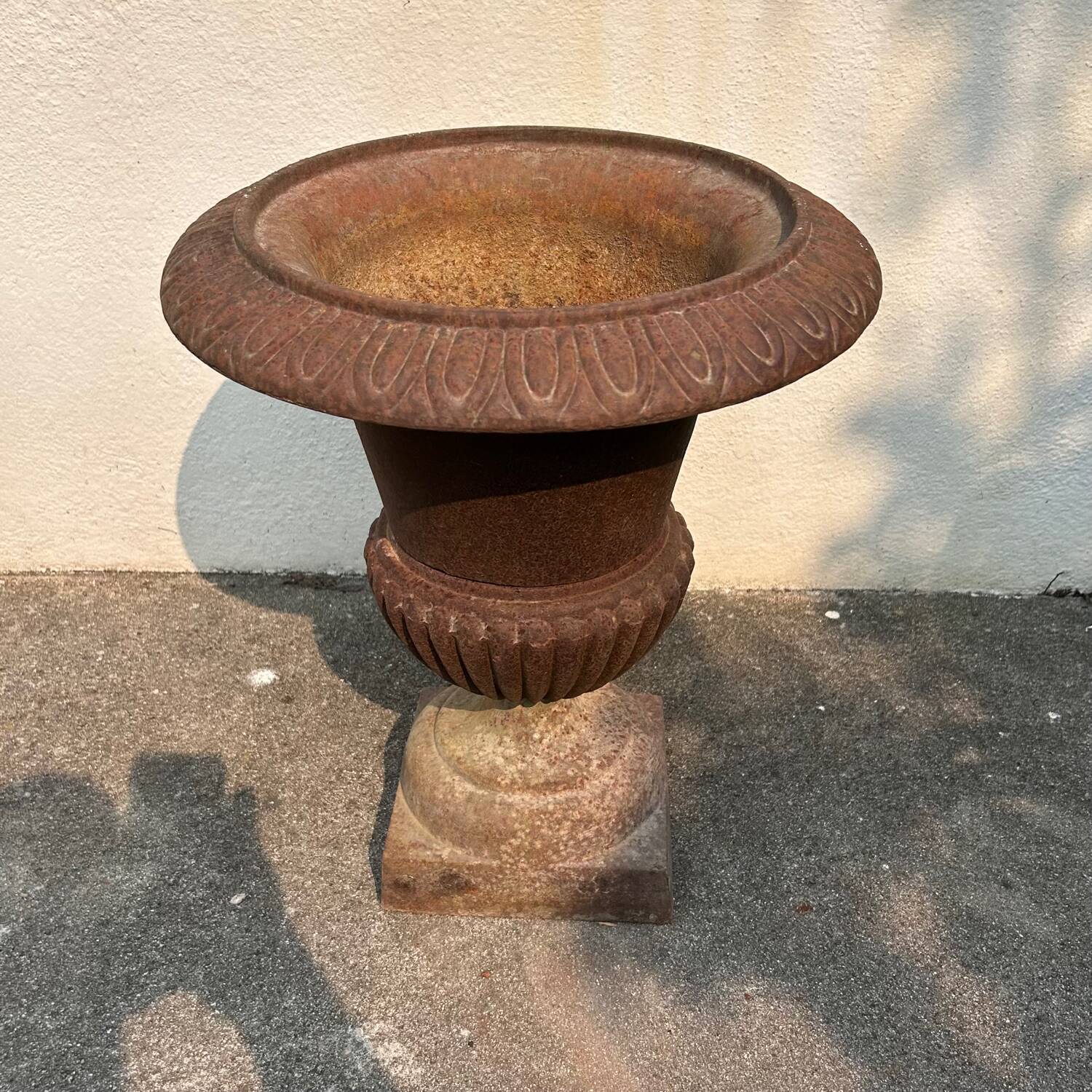 Médicis vase in cast iron