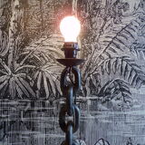Pied de lampe brutaliste chaîne en fer forgé