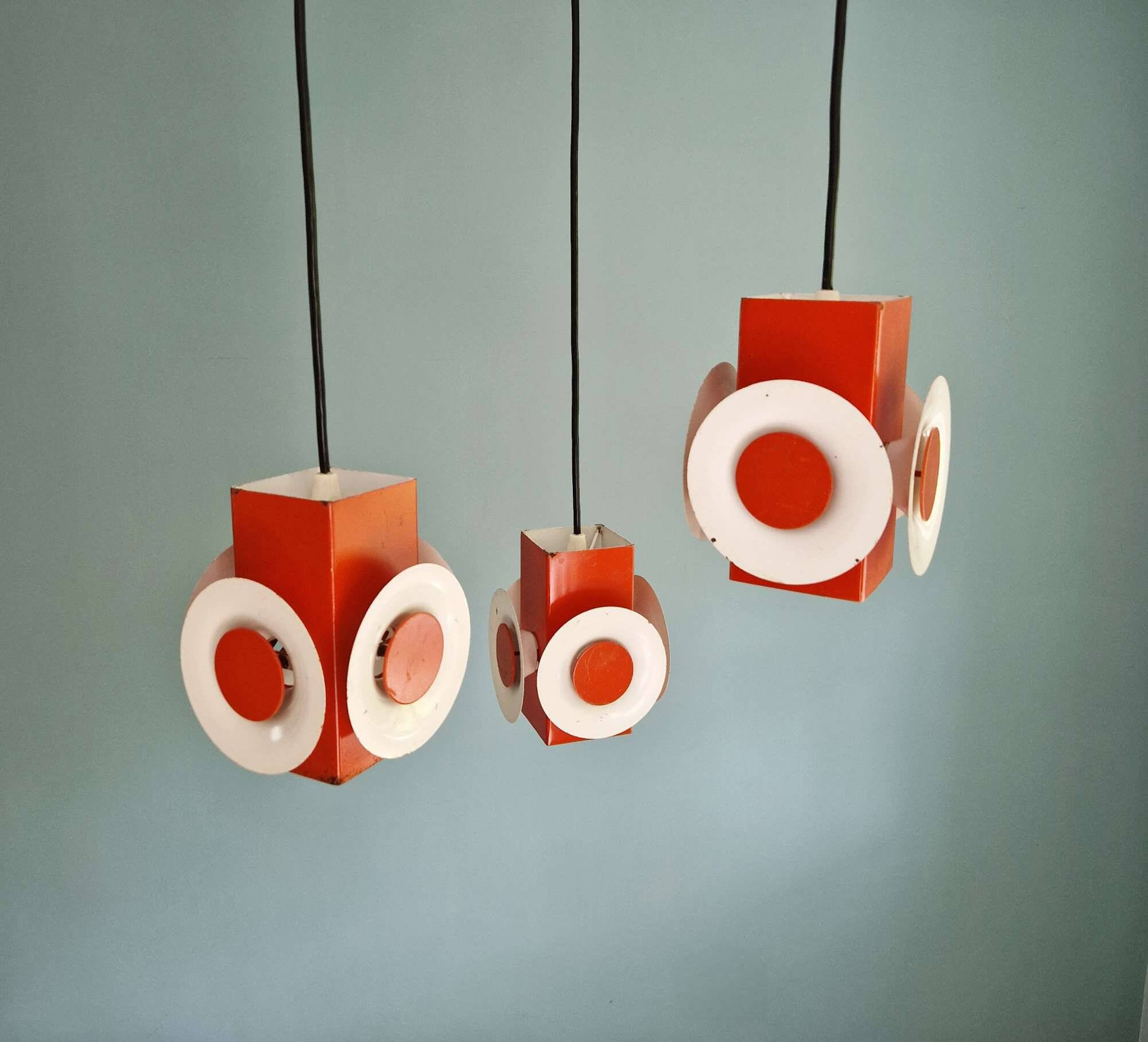 Space Age cascade chandelier in orange and white lacquered metal, RAAK, 1970