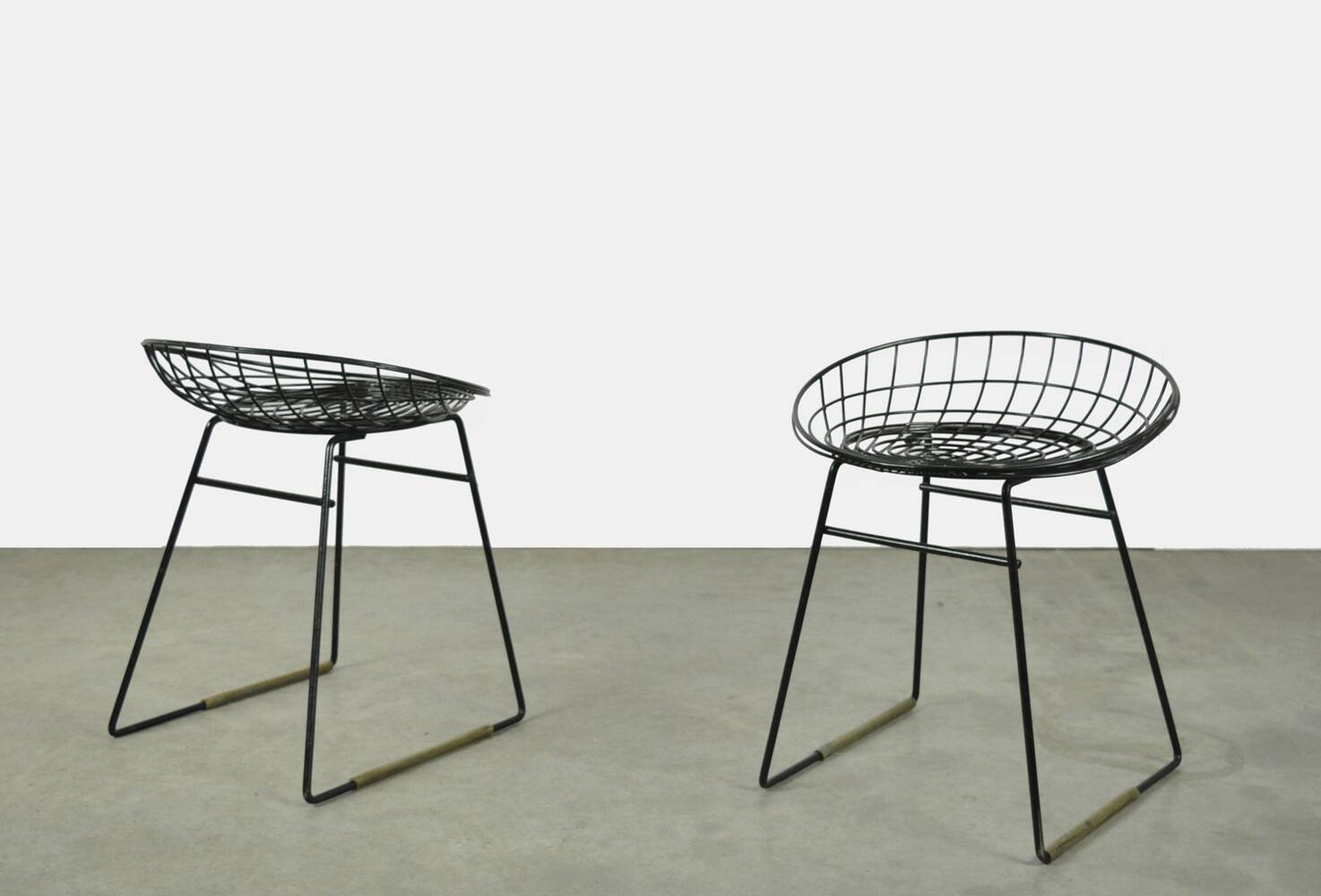 Set of two metal wire stools KM05 designed by Cees Braakman for Pastoe, 1950s