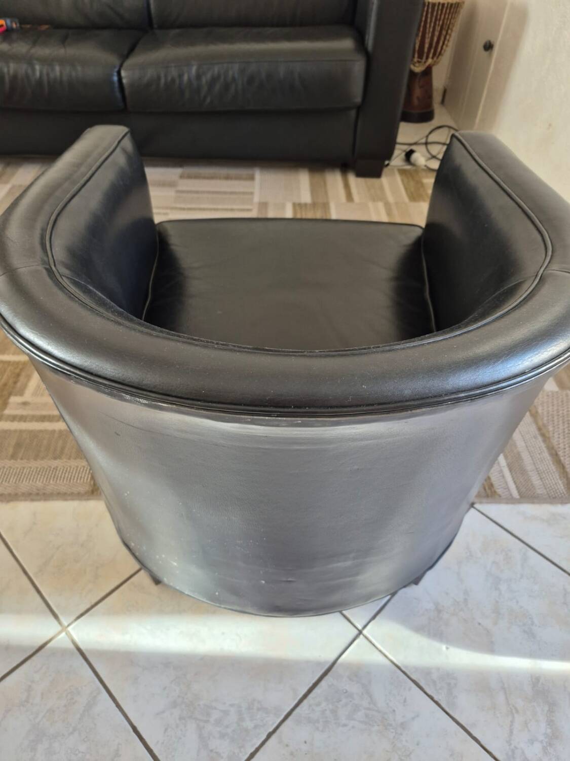 Set of 2 leather armchairs