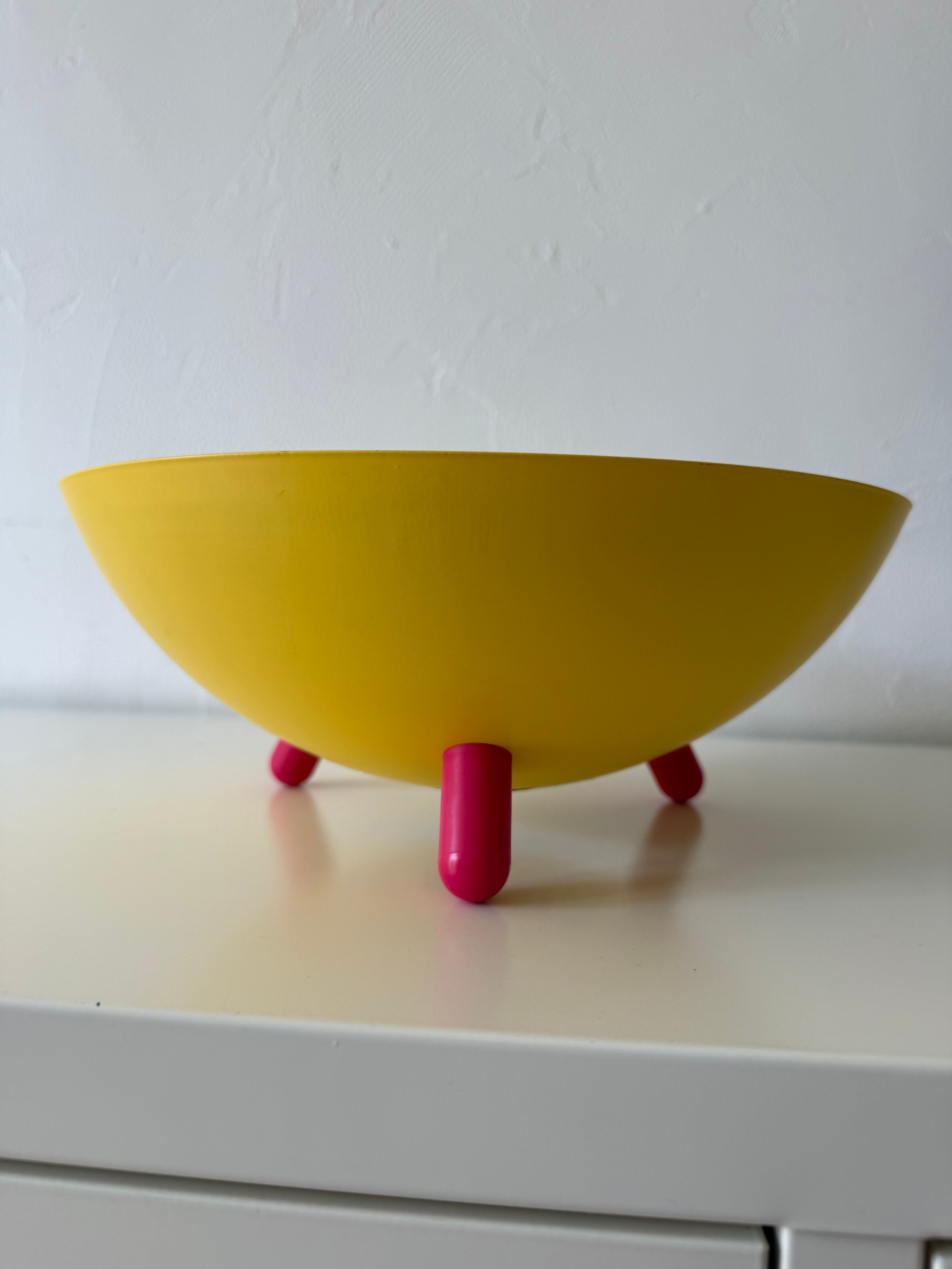 IKEA Memphis Tripod Cup Sottsass Design Alessi Starck Ola whilbor