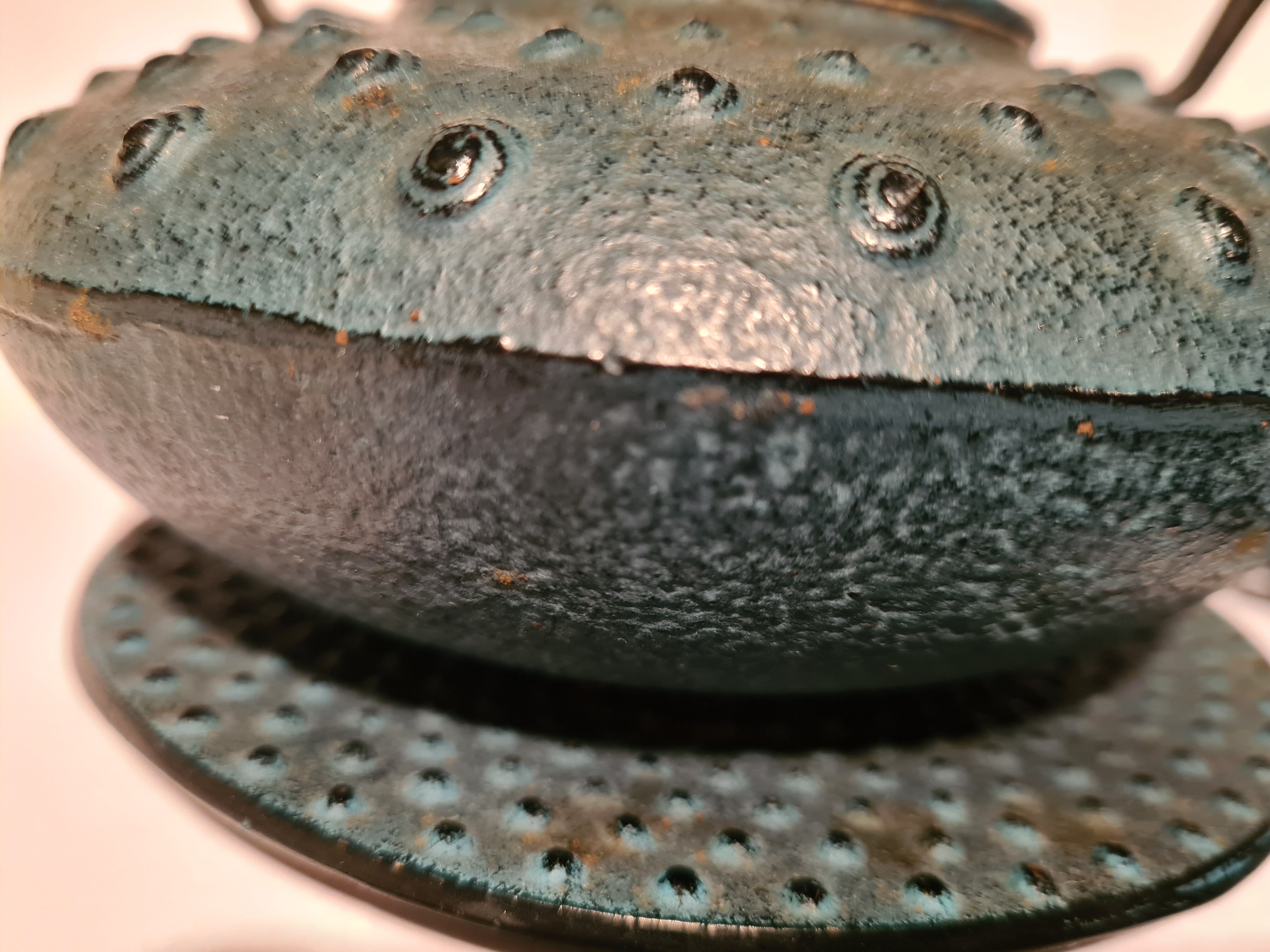 Japanese teapot with its cups