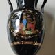Vase amphore antique grec estampillé motifs scènes de vie de la mythologie grec. incrustations or