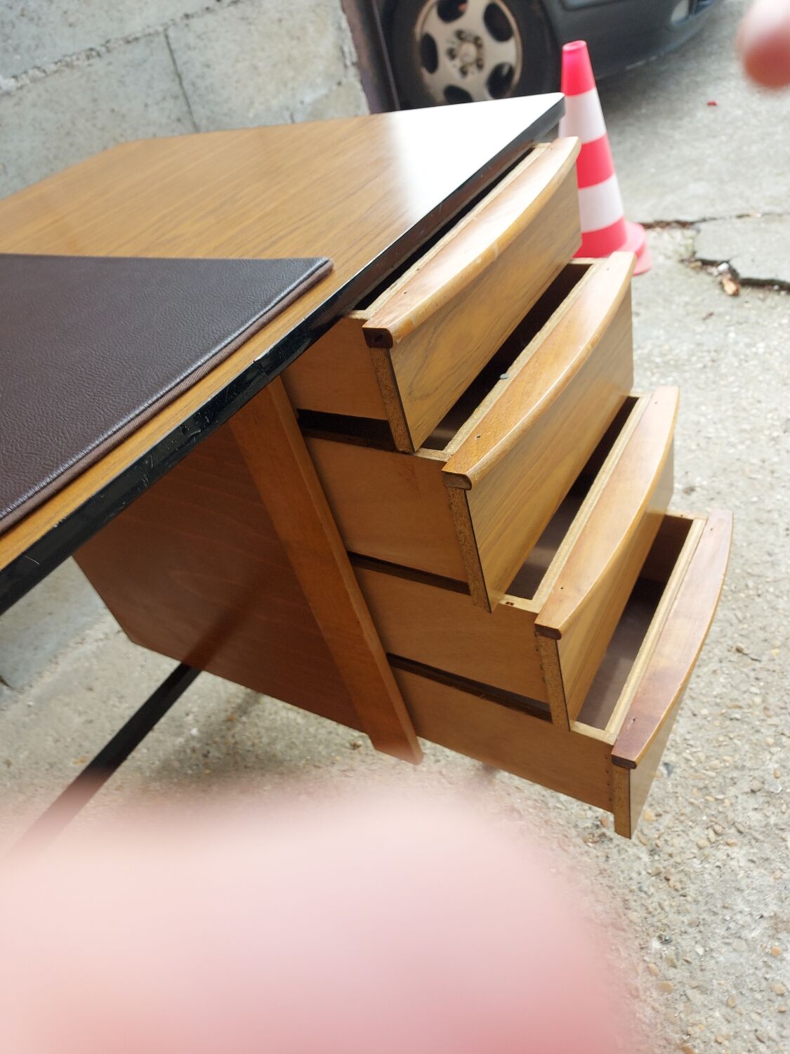 Adult desk, scandinavian type, 1970 and roneo chair
