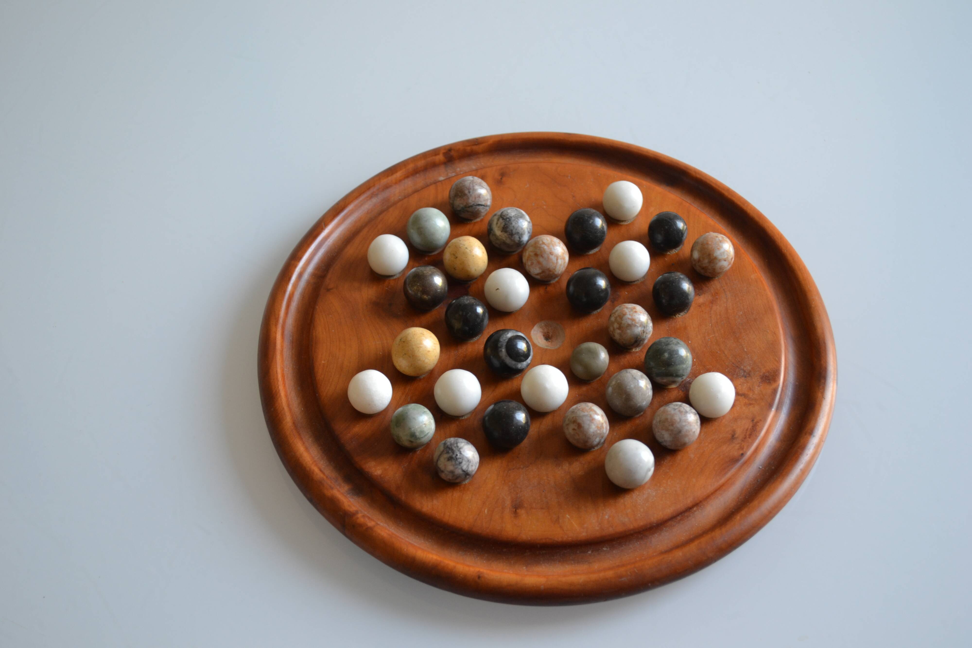 Solitaire game in exotic wood and semi-precious stones