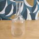 Carafe en verre moulé et gravé