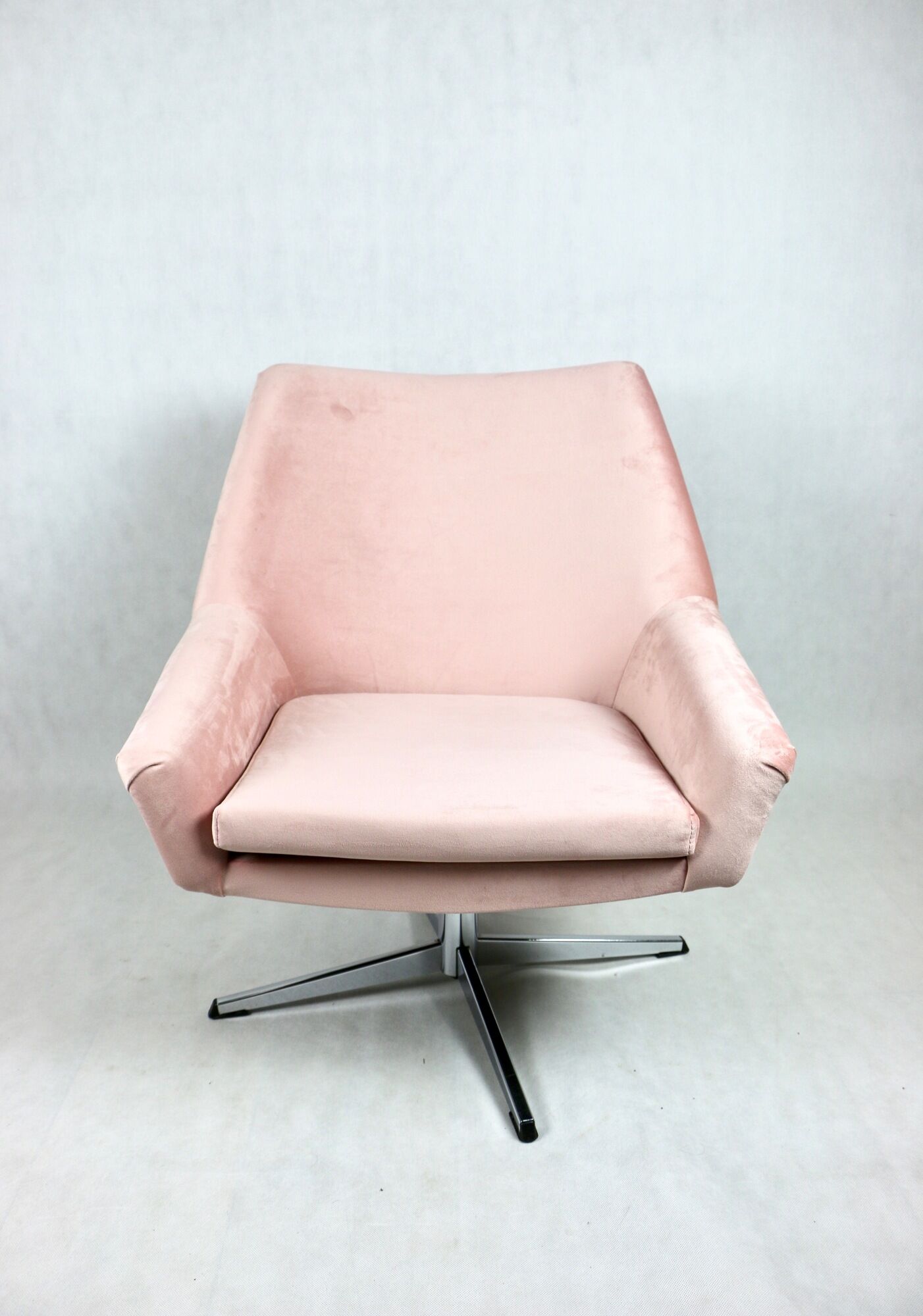 Pink swivel armchair, 1980s