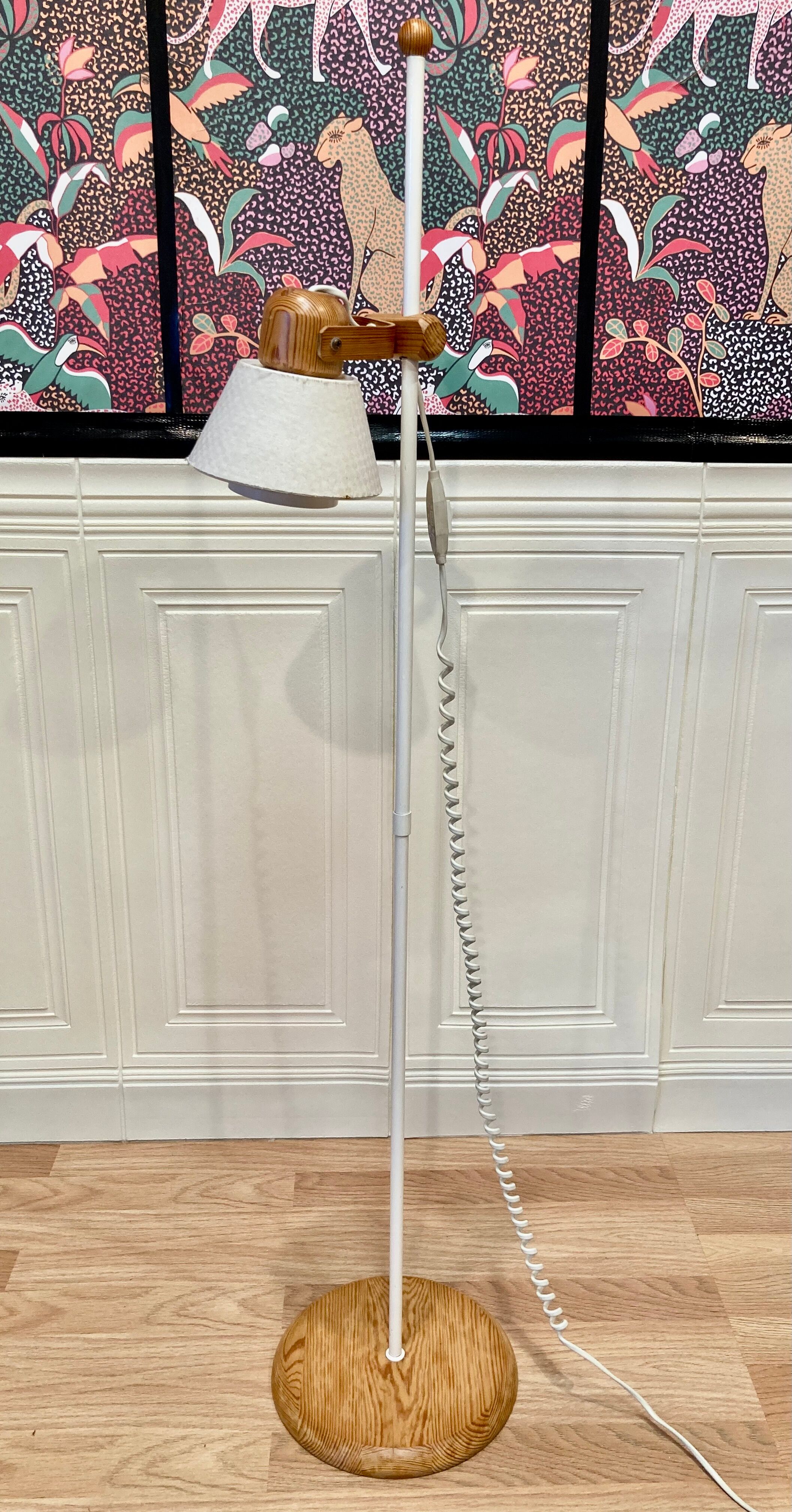Modular scandinavian design floor lamp.