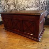 Neo-Basque style chest