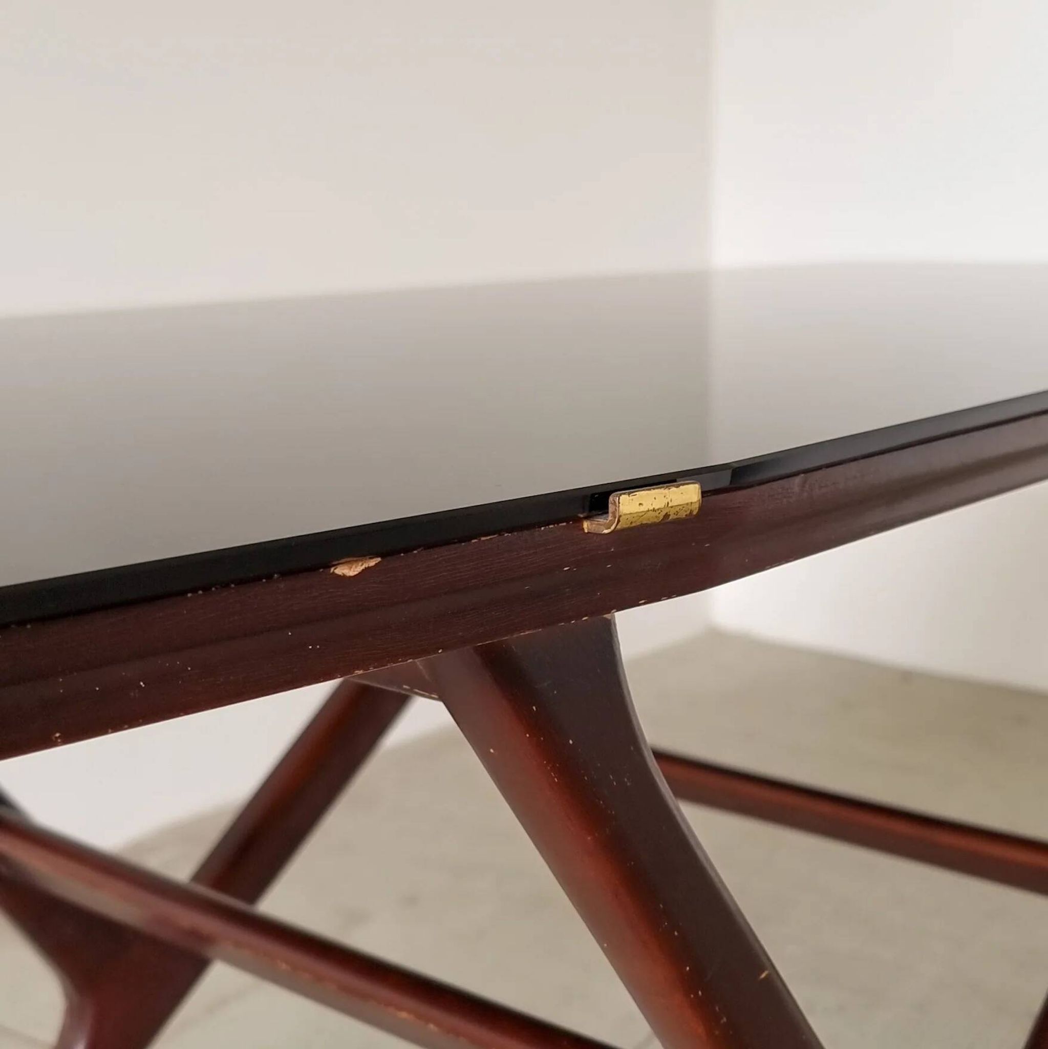 Table basse des années 1950 Ilse Möbel avec plateau en verre noir