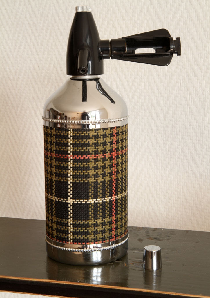 Old vintage siphon Scottish fabrics kitsch of the brand "auto-siphon" Paris.