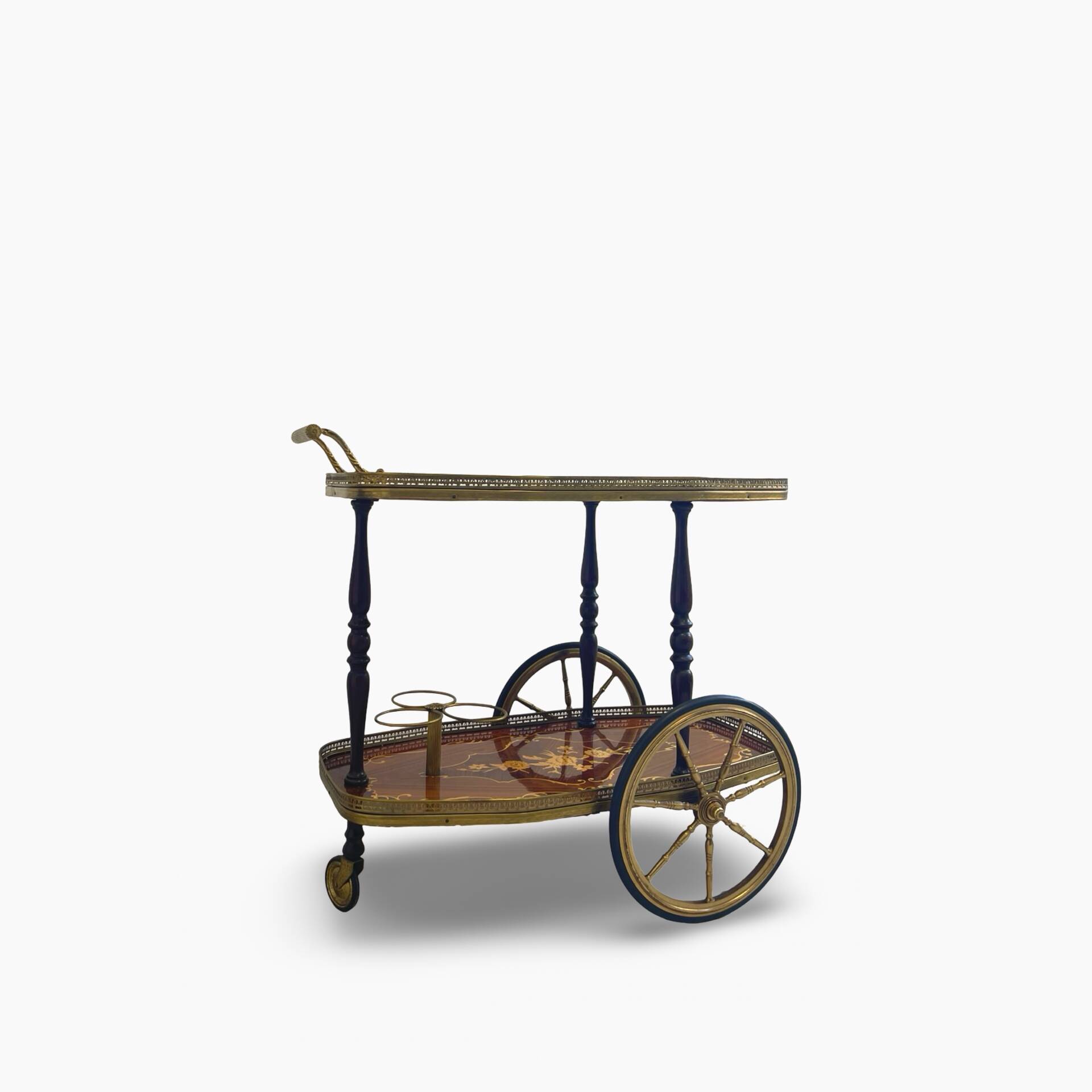Chariot de bar en marqueterie de style Hollywood Regency italien présente des motifs floraux complexes.