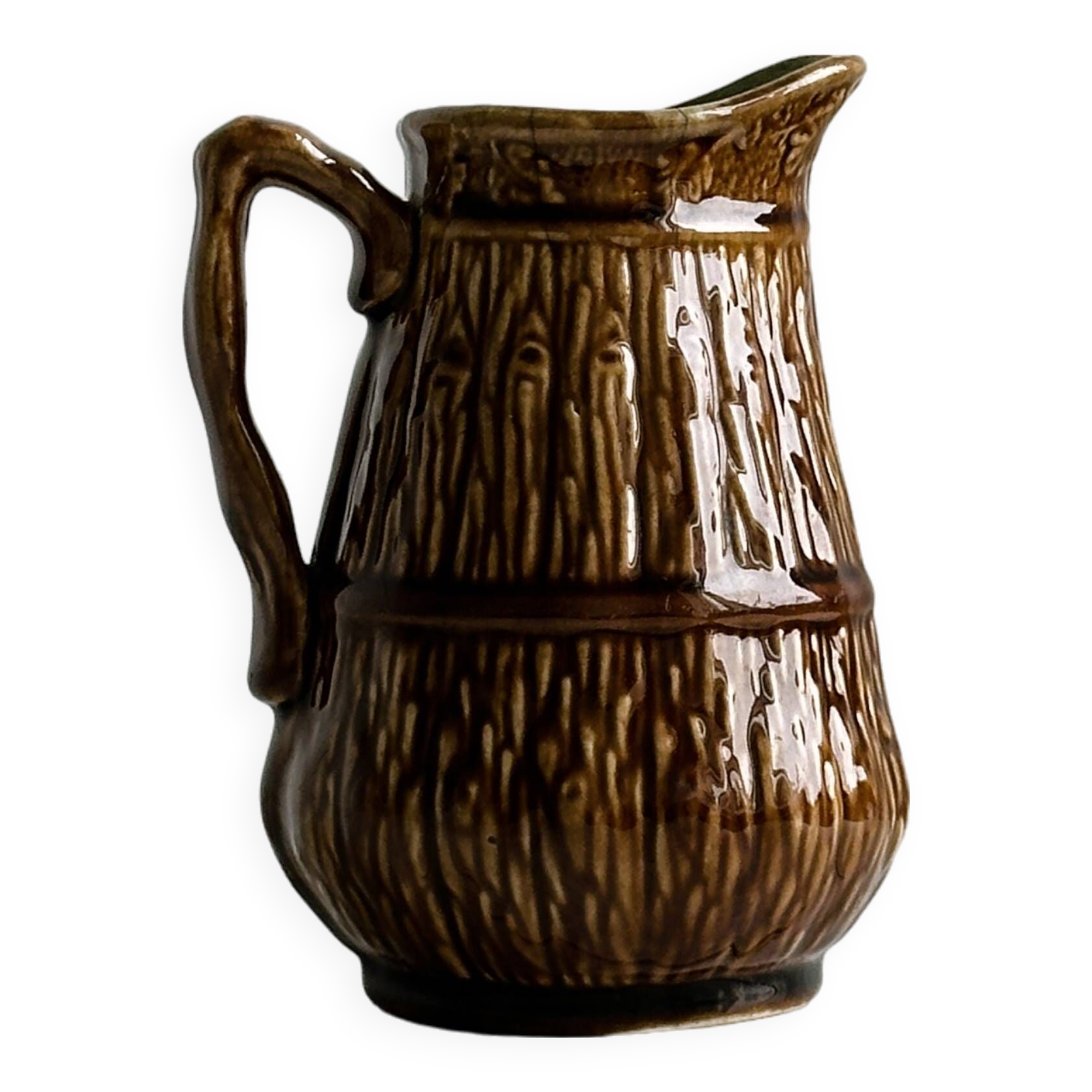 Pot à lait en céramique marron.