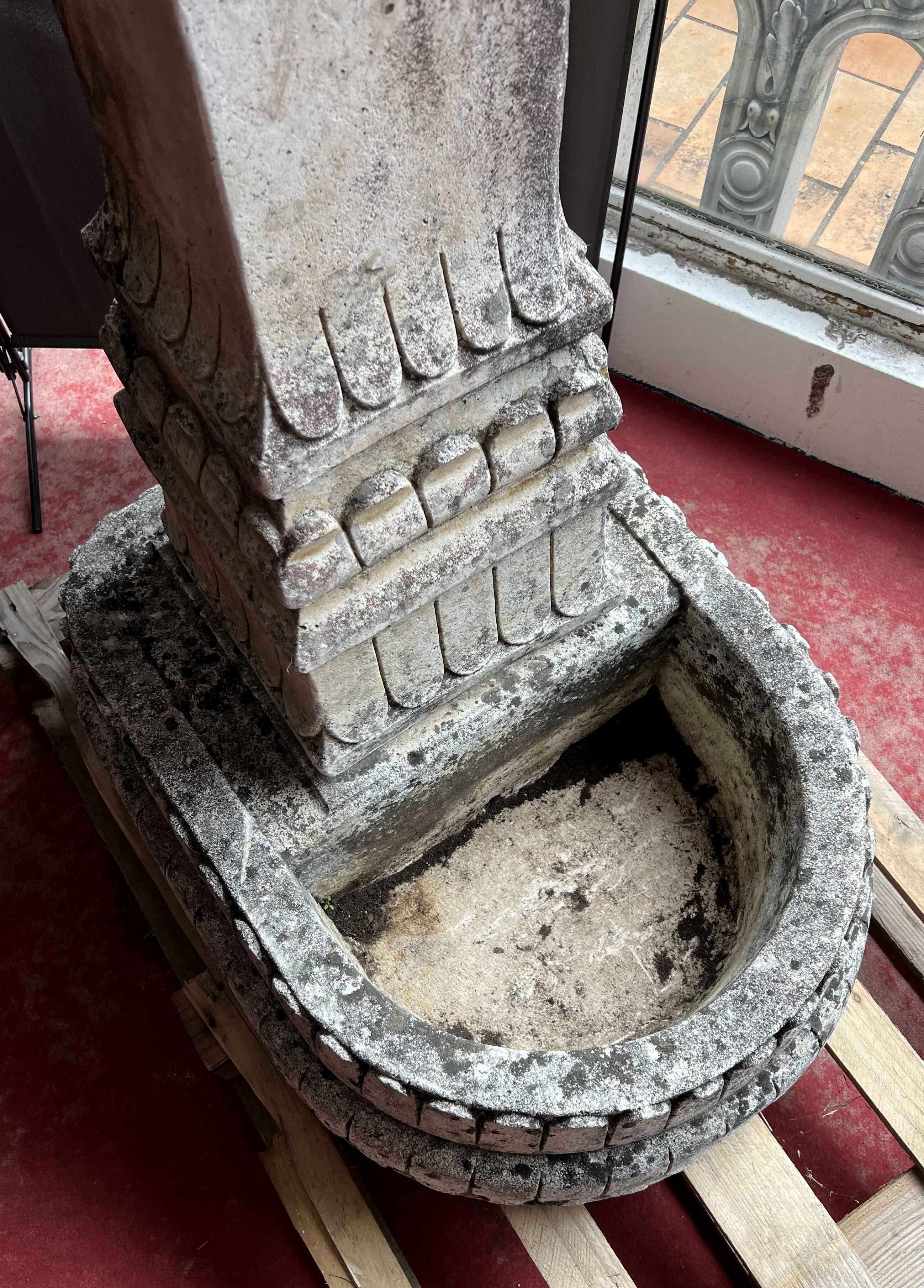 Exceptional large stone fountain nineteenth around 1880 is divided into 3 parts
