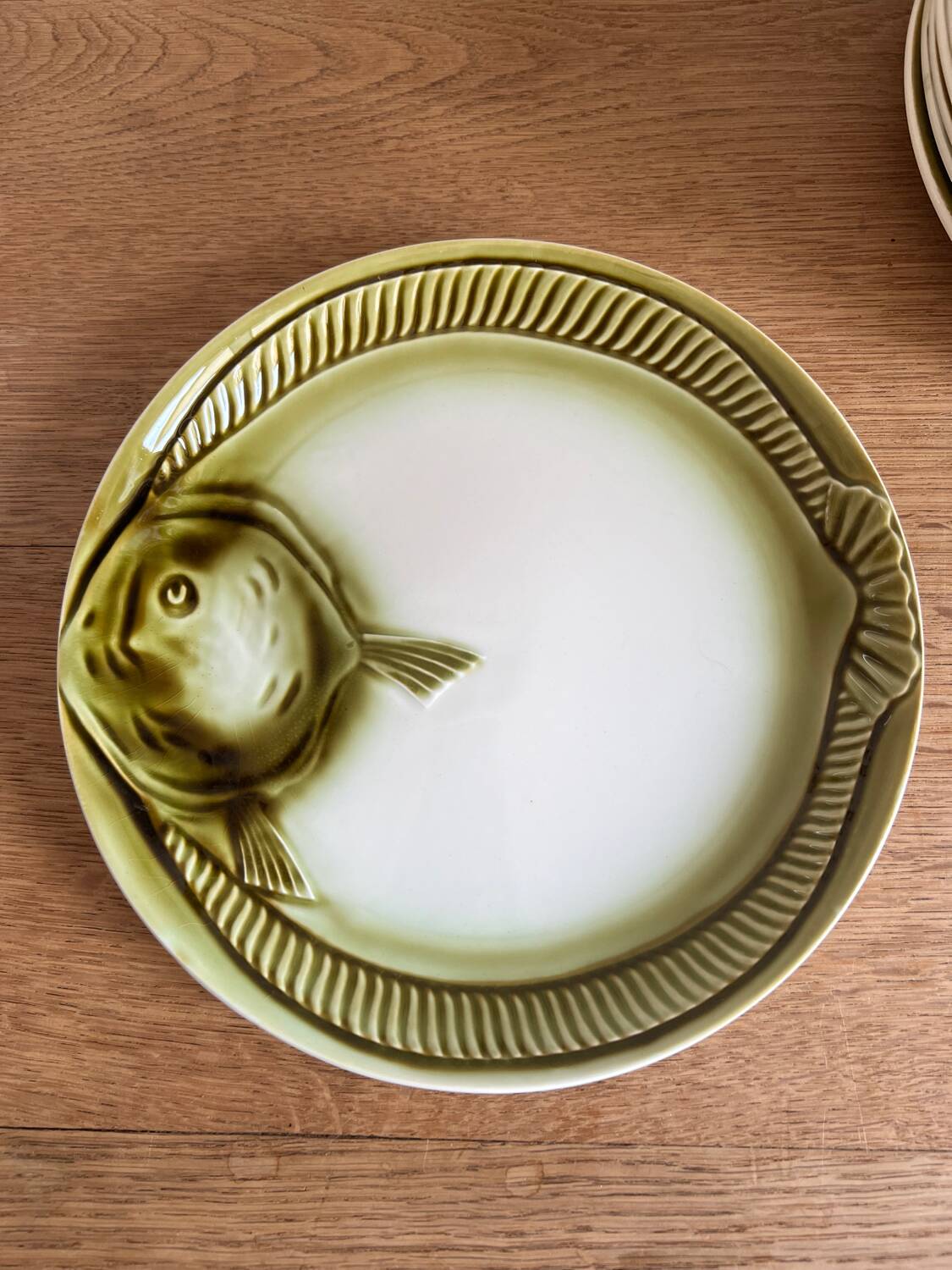 Green fish plates