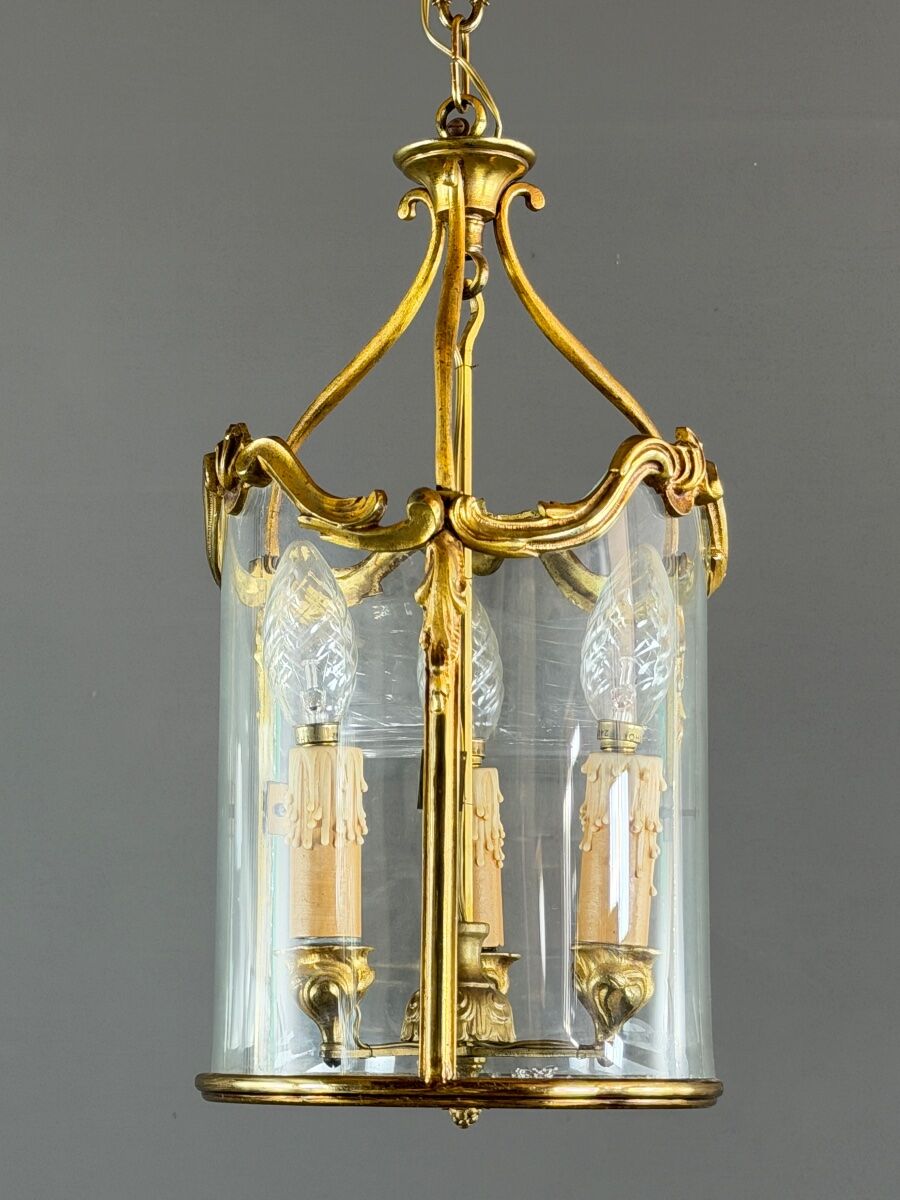 Cylindrical lantern in gilded bronze in the Louis XV style, 20th century.
