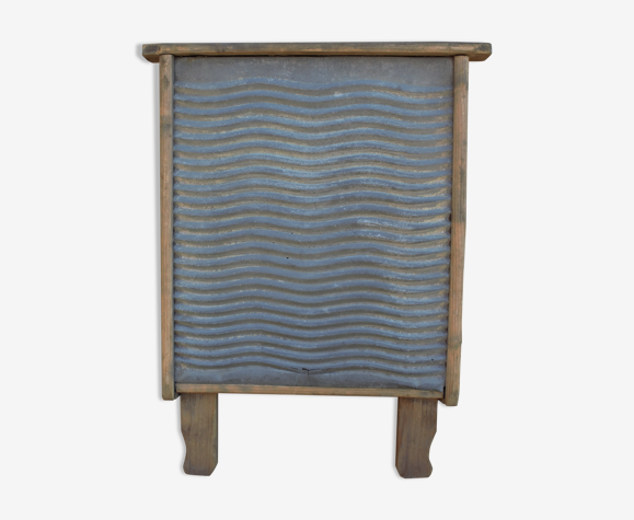 Old wooden and zinc washboard deco firm