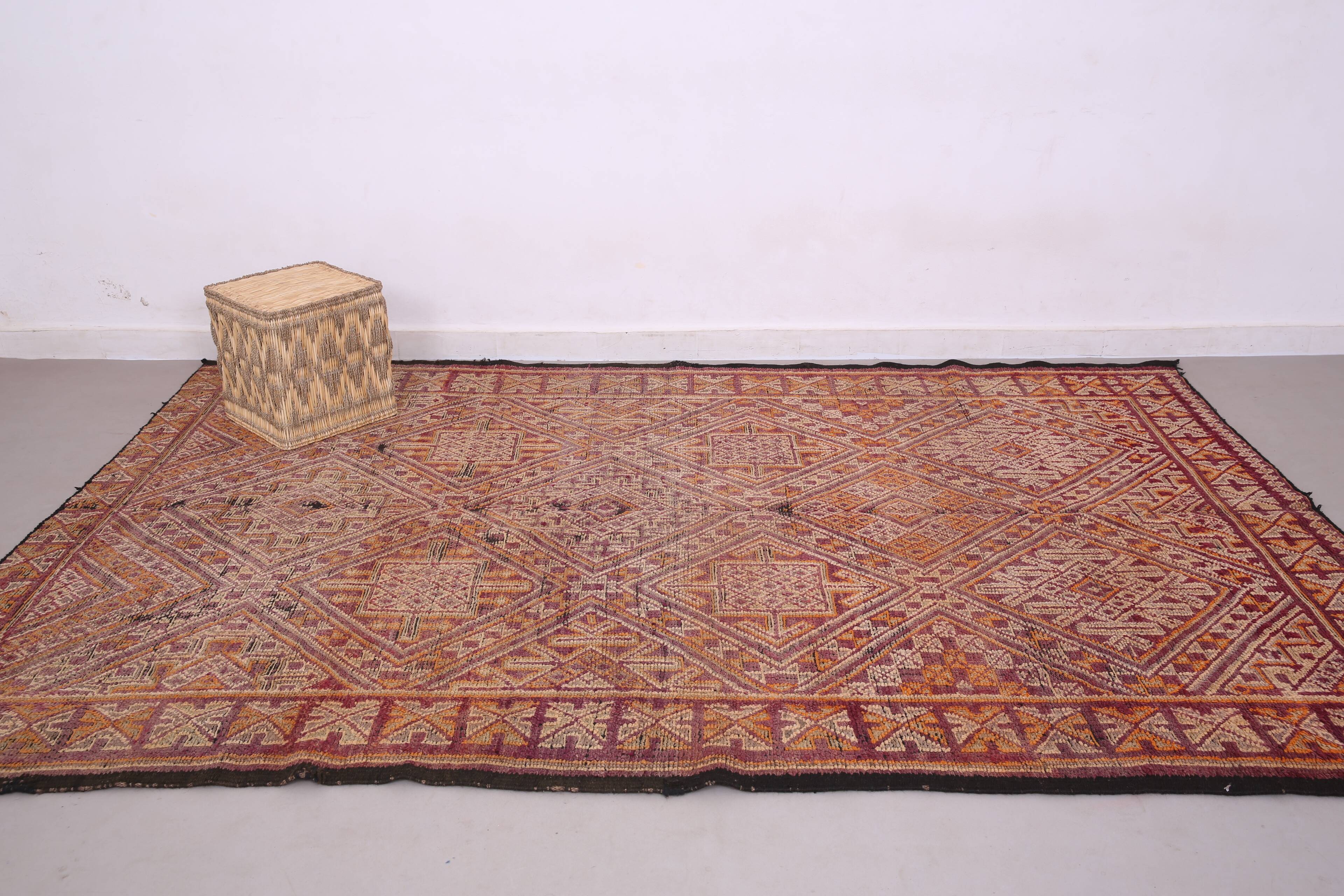 Vintage Beni Mguild Rug 208 x 315 cm - Berber Wool Rug - Moroccan Rug