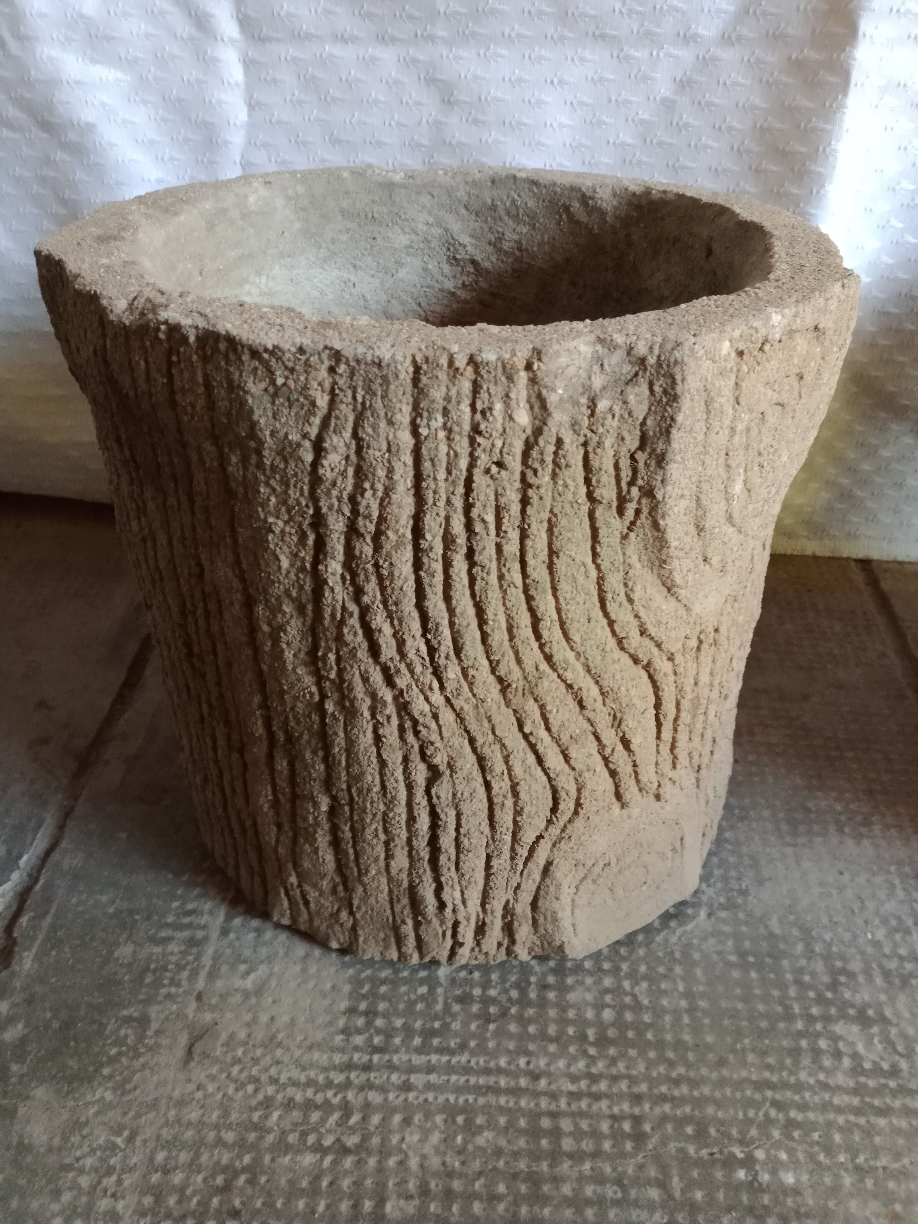 Trunk-shaped flower pots