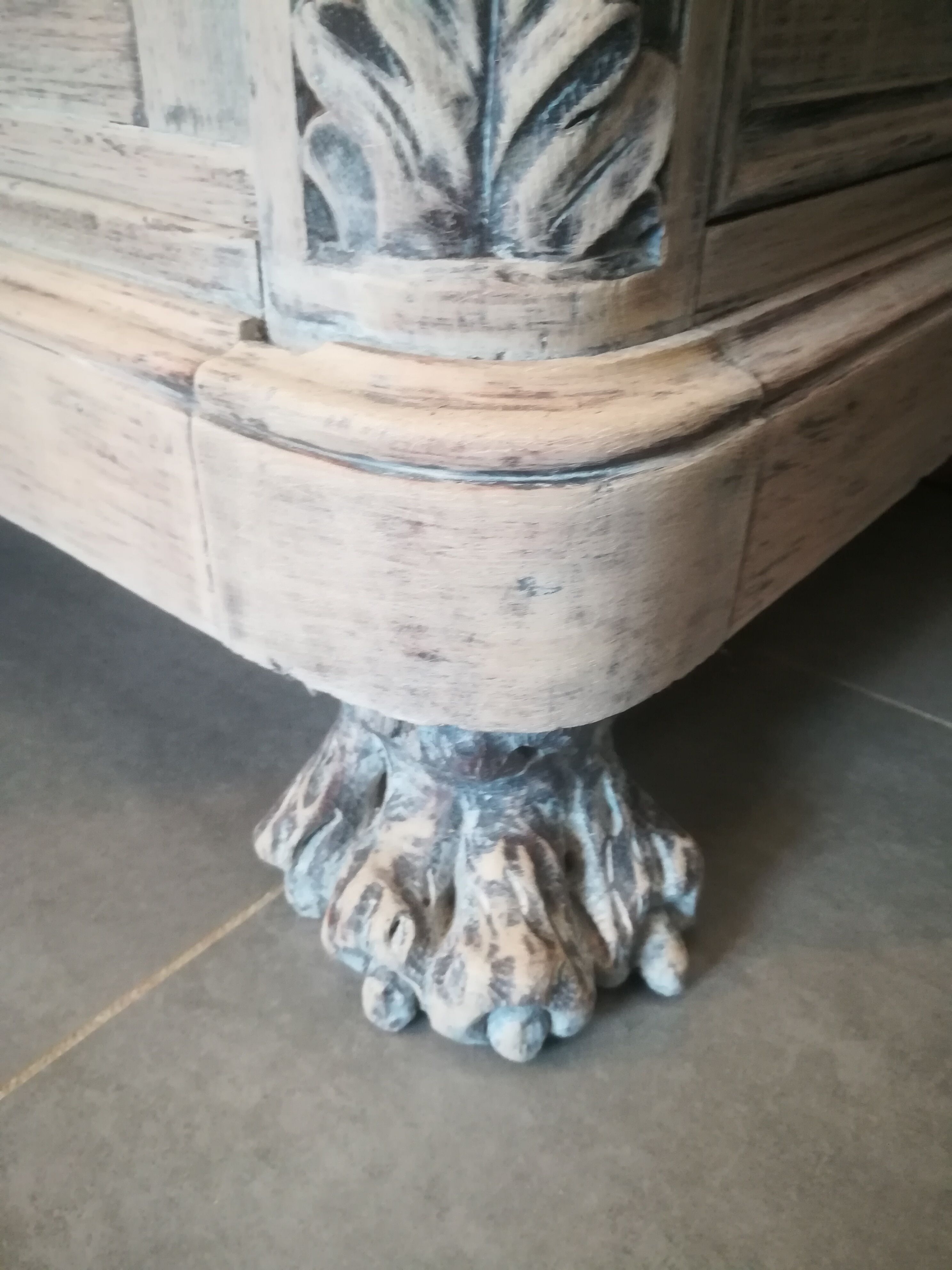Mid-nineteenth century hindered oak