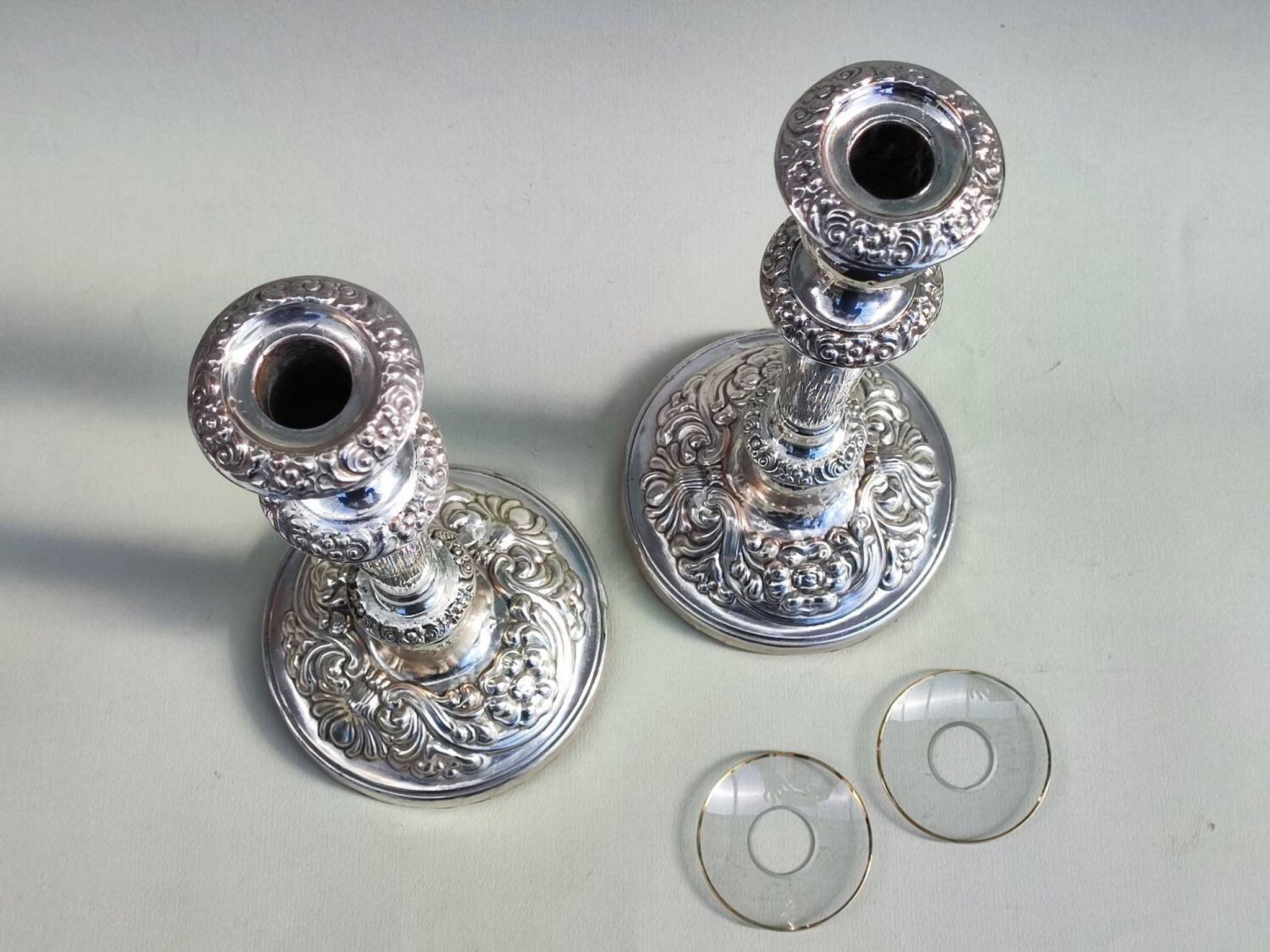 Bougeoirs en métal argenté