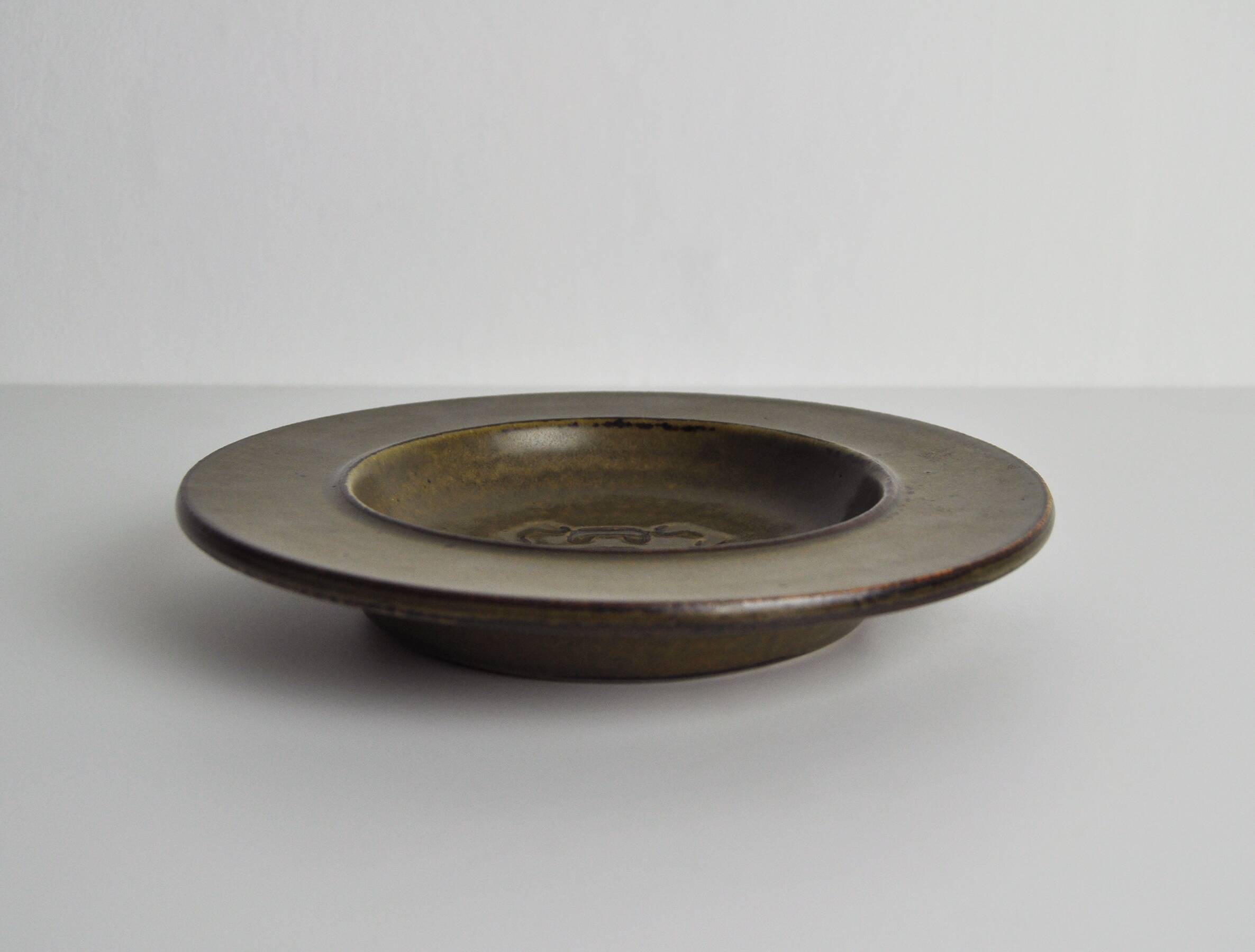Plat scandinave en céramique Valdemar Petersen pour Bing & Grøndahl, années 1960