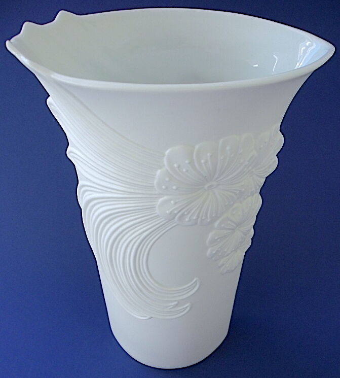 White porcelain biscuit vase, "Floralie" line, Kaiser factory (Germany)
