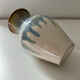 Vase aux coulures bleutées 