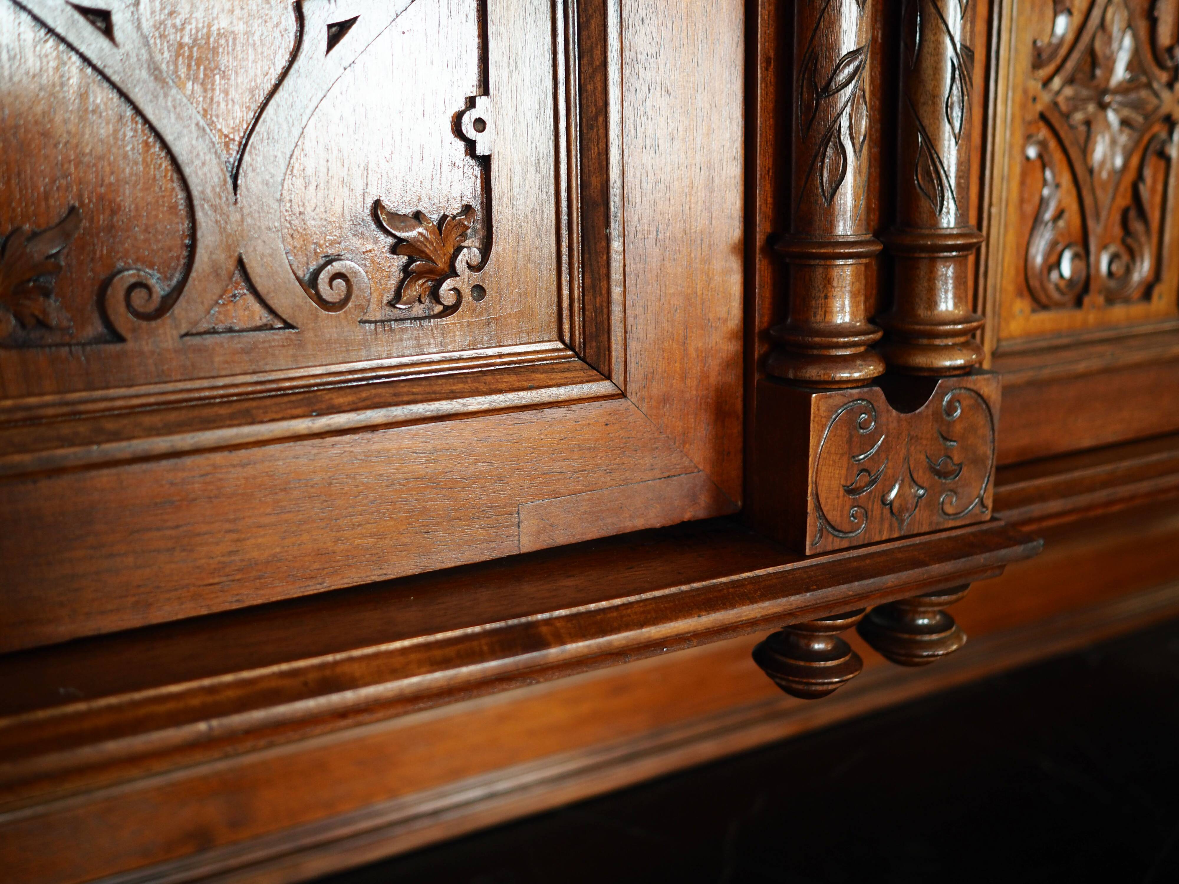 Armoire, vaisselier en chêne, Allemagne première moitié du XXème s.
