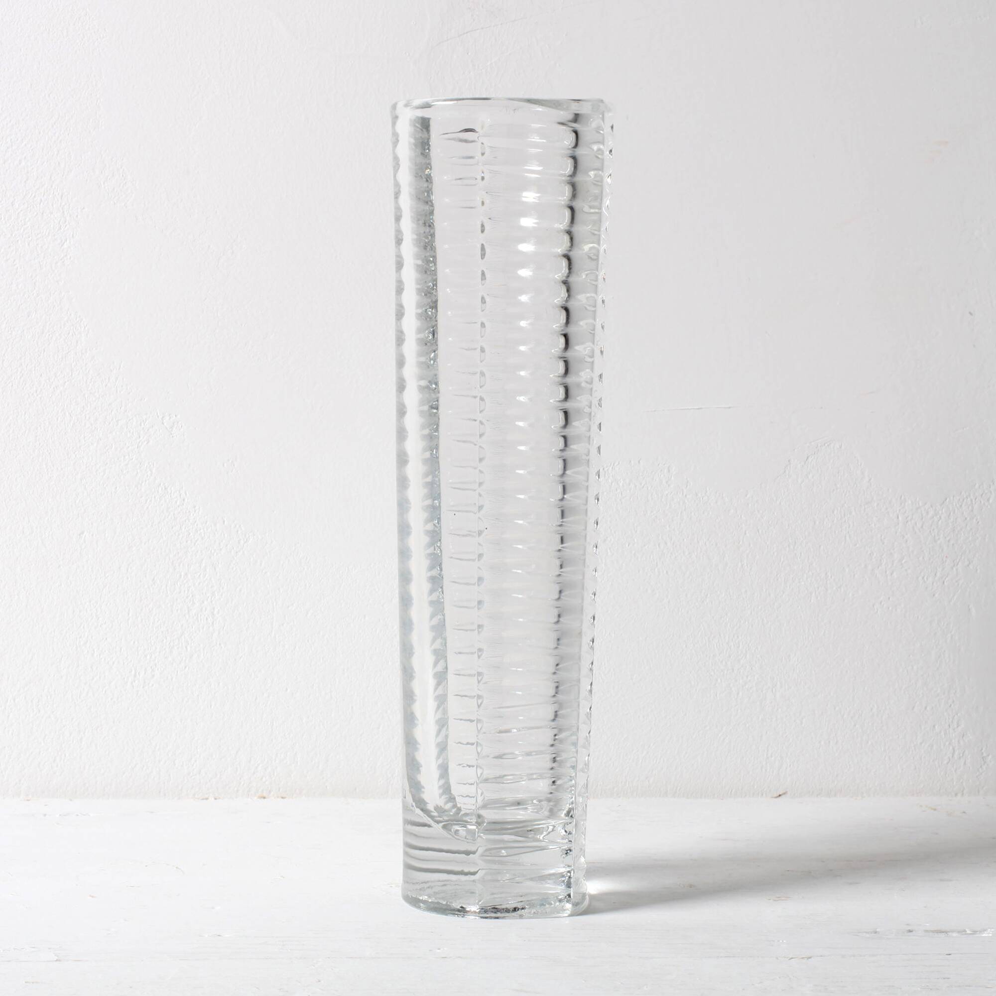 Vase vintage en verre pressé clair et élégant par Miloš Filip / Nemšová / 1962