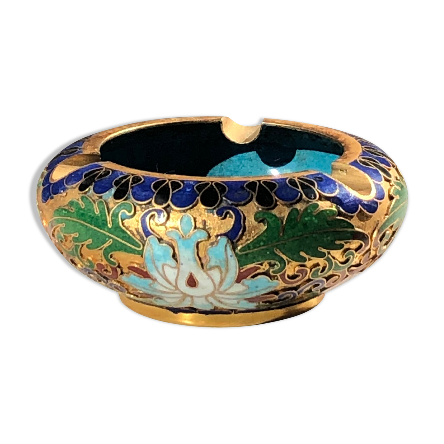Ashtray floral floral ornament plant in relief on a golden background