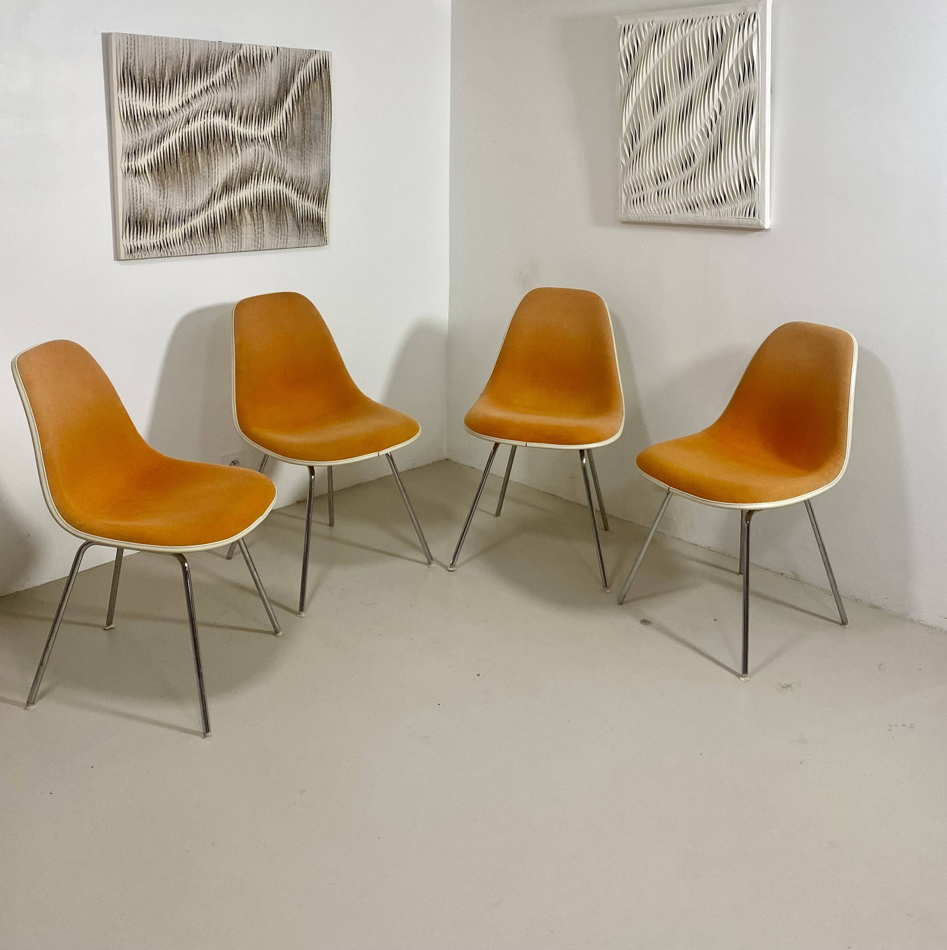 Set of 4 DSW Eames chairs – Herman Miller (1952)