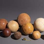 Vintage medicine balloon in dark brown leather, 2 Kg