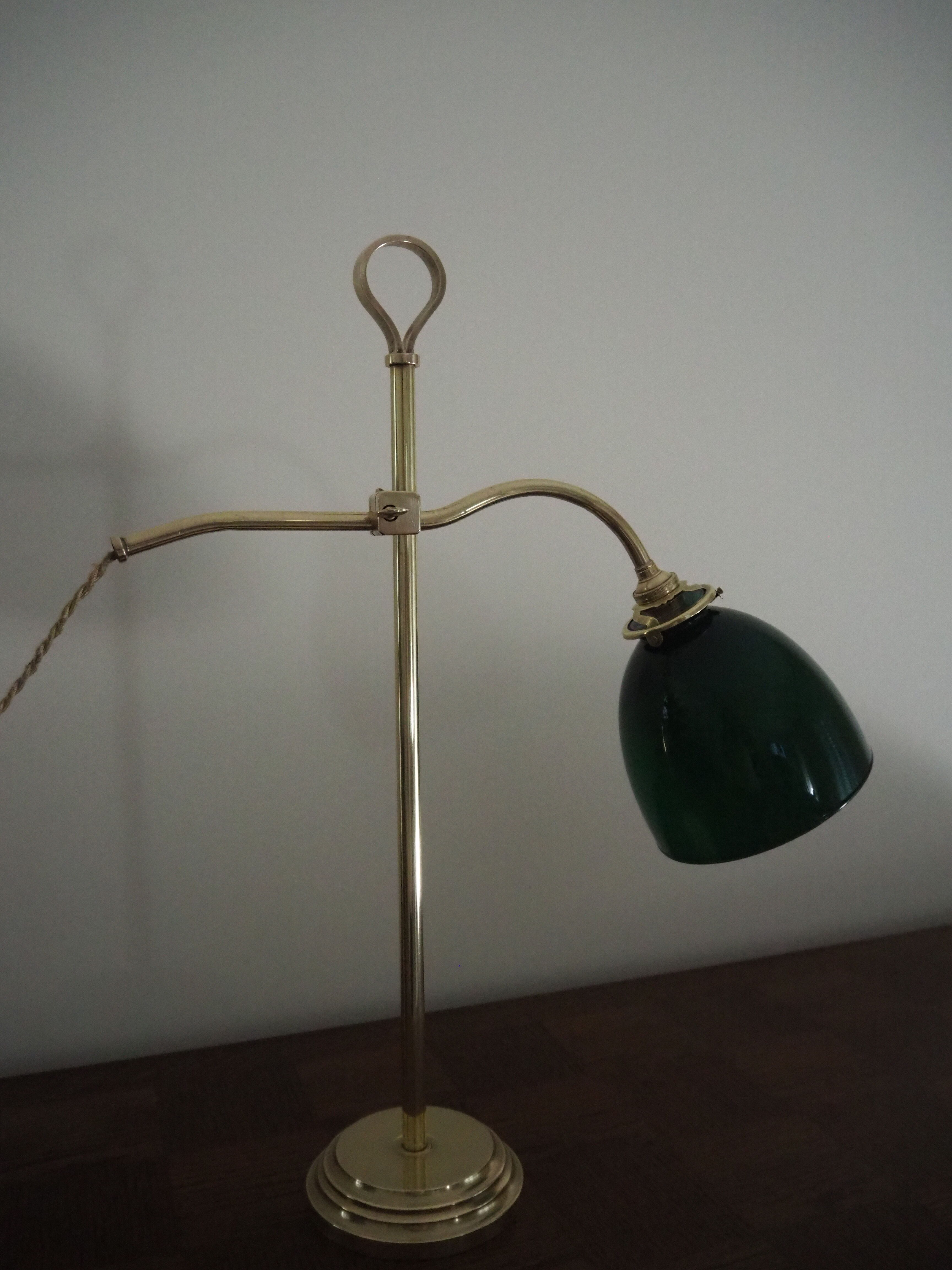 Desk lamp in brass with a swan neck and green opaline glass.