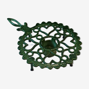 Enamelled cast iron underside