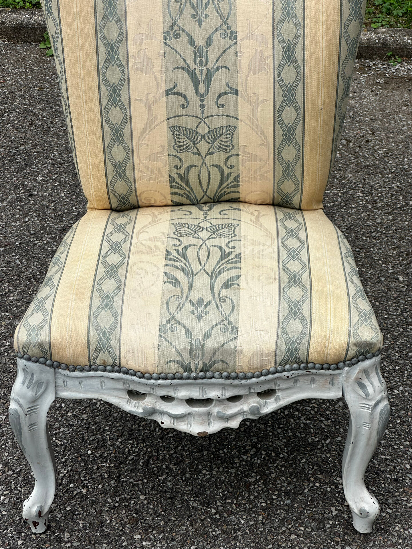 Chauffeuse de style Louis XV avec repose-pieds assorti – XXe siècle
