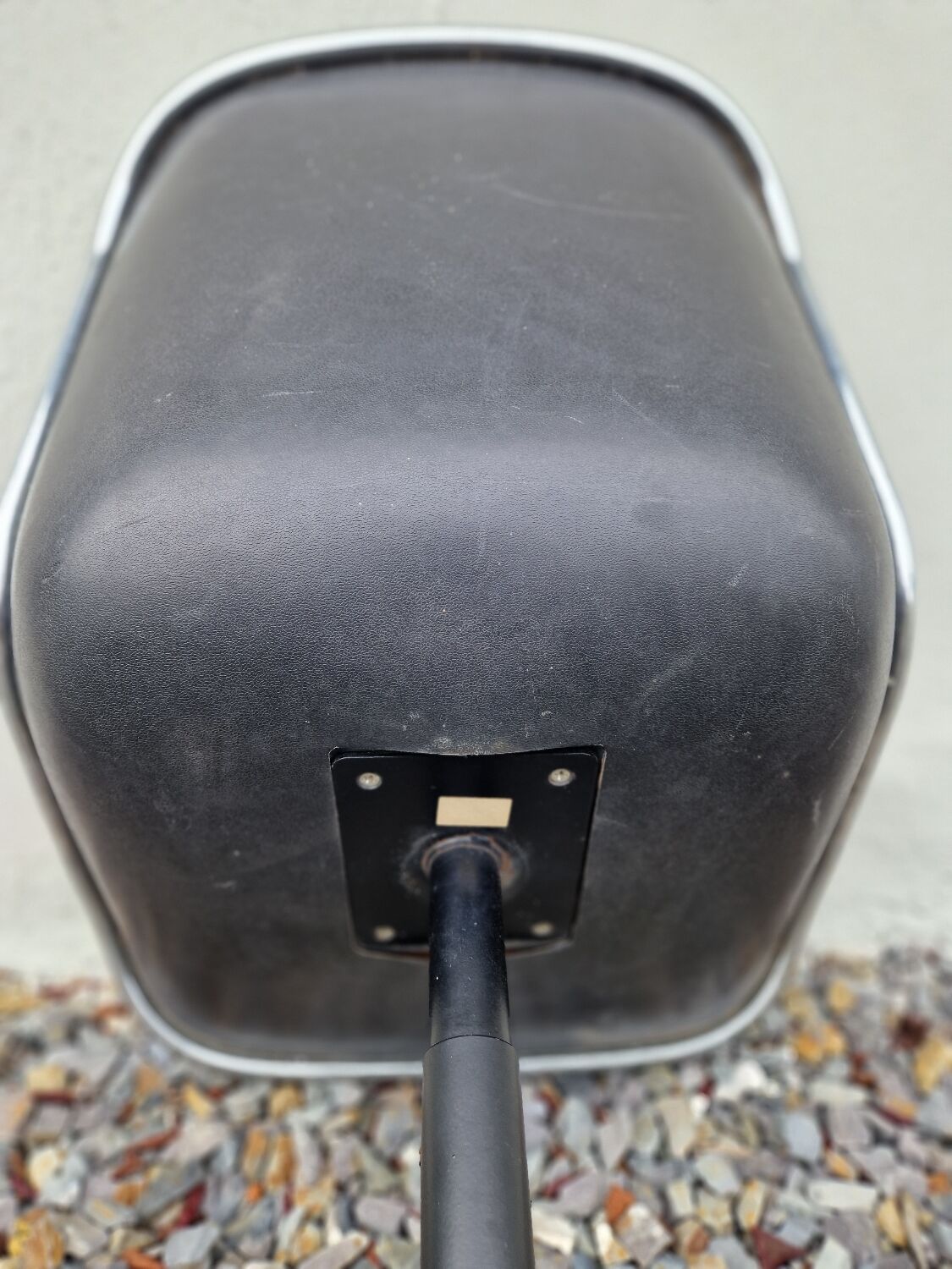 Charles Pollock swivel chair for Knoll