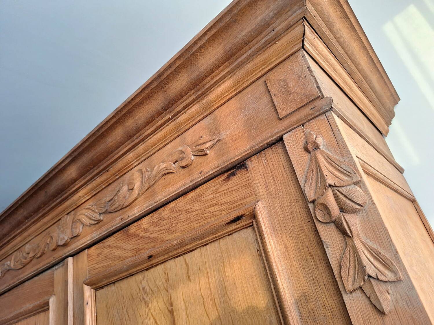 Armoire ancienne , meuble penderie vintage