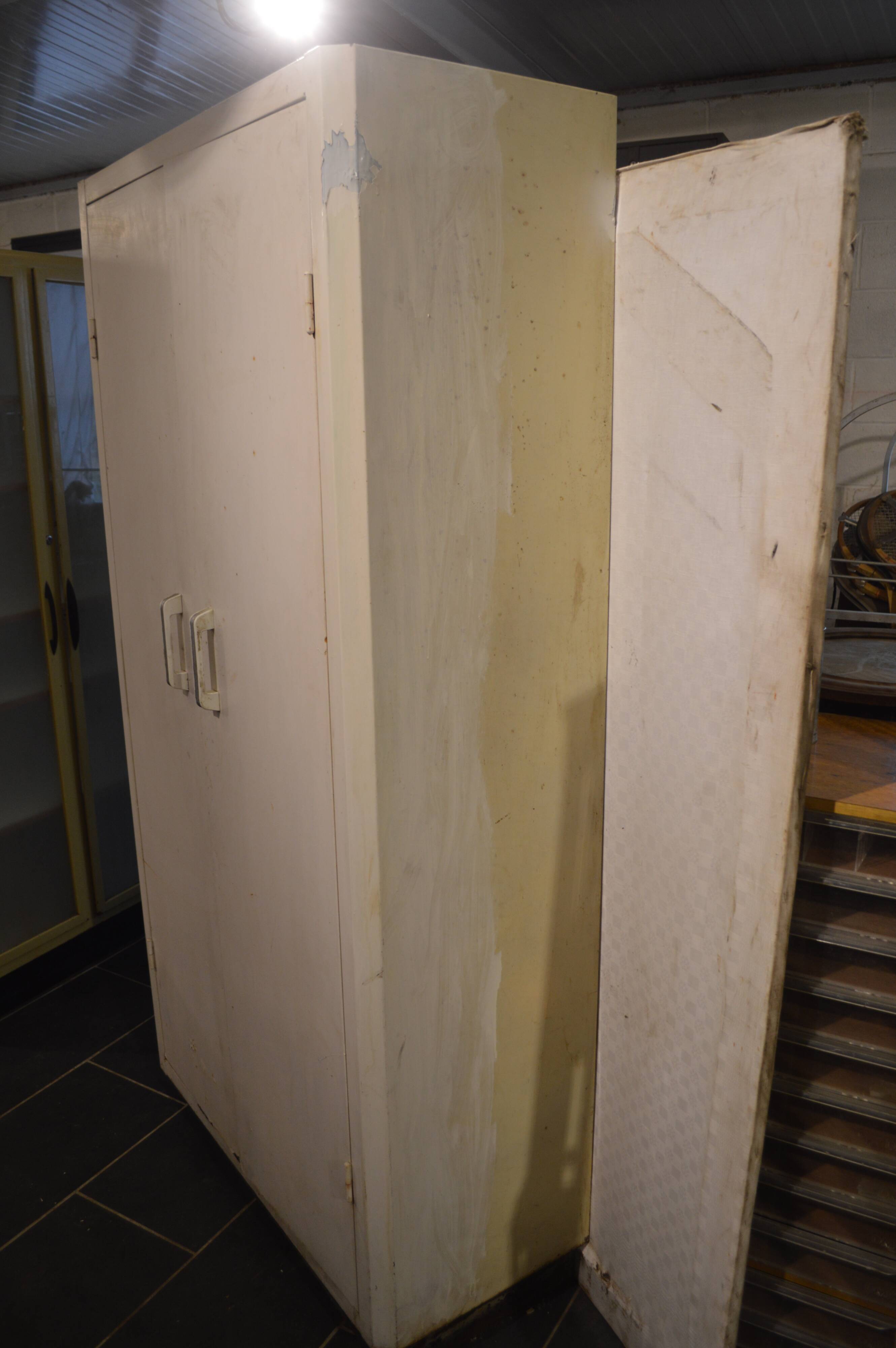 Wardrobe with 2 iron doors