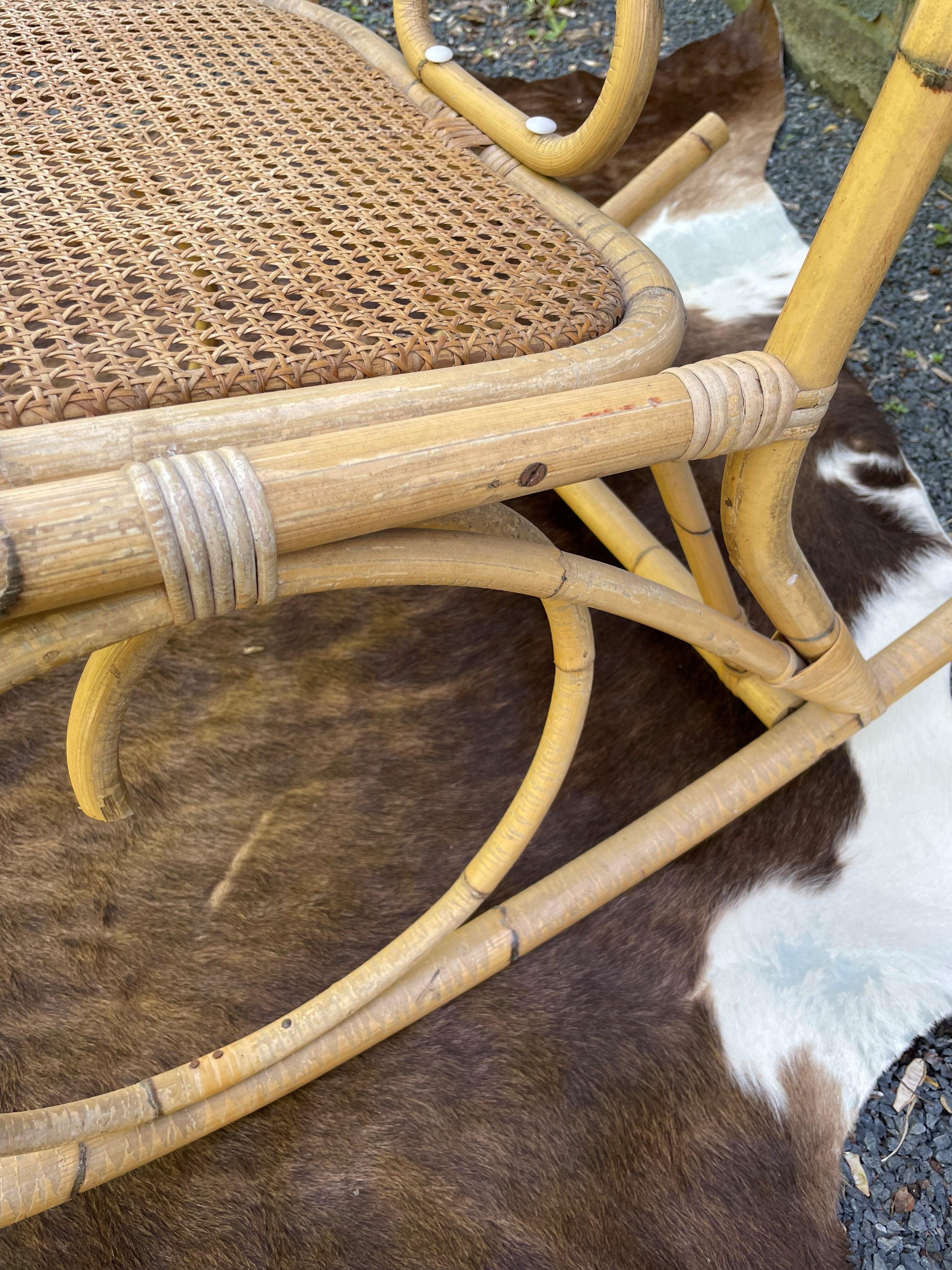 Rocking chair en cannage et rotin