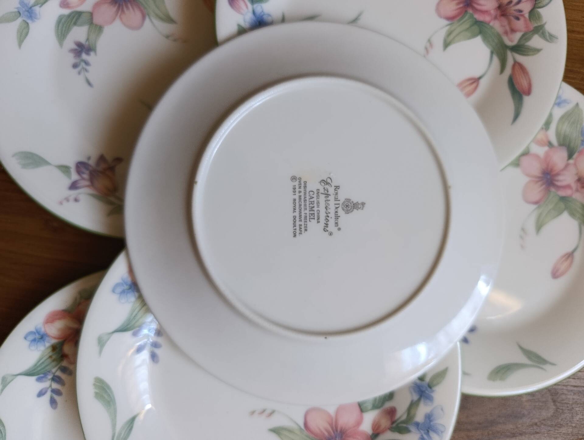 Royal Doulton "Carmel" 1991 | 6 dessert plates with floral decoration