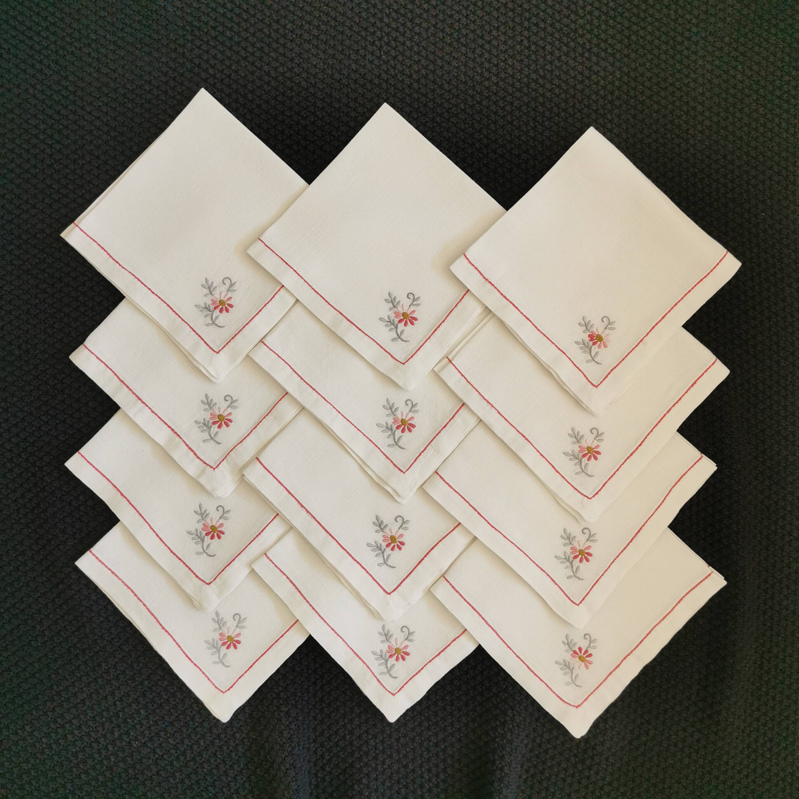 Lot de 12 serviettes de table broderie fleur